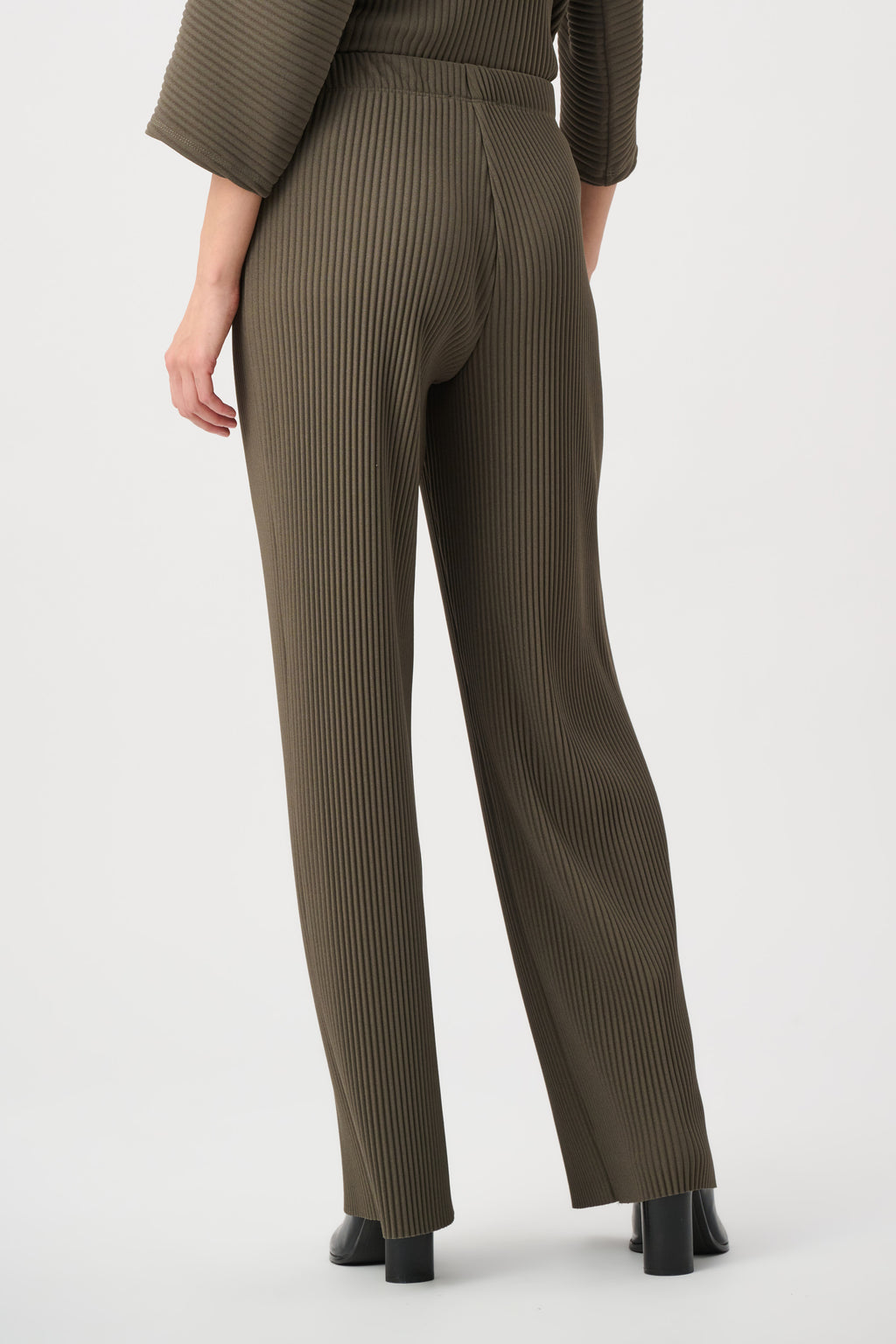 Pantalones de pierna ancha plisado verde aguacate 254006F26