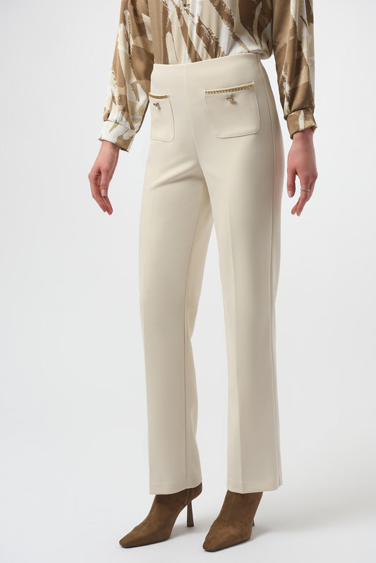 Pantalón recto con bolsas frontales y detalle metálico beige abedul 254043