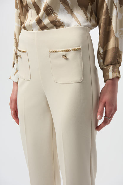 Pantalón recto con bolsas frontales y detalle metálico beige abedul 254043