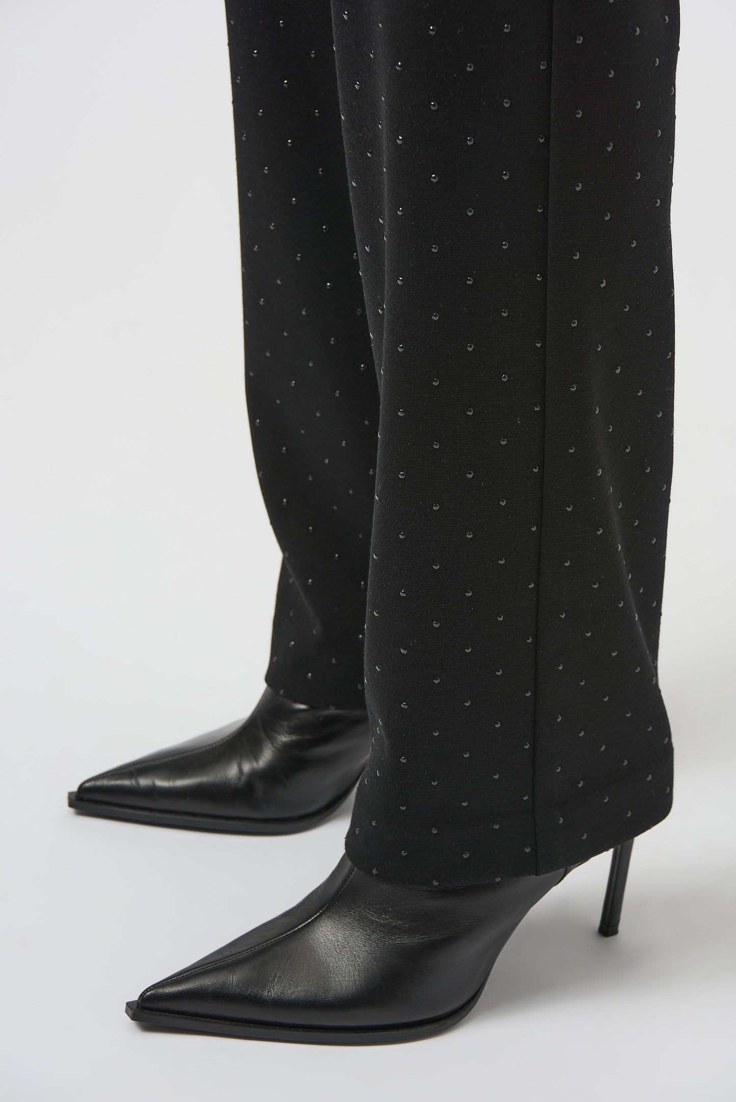 Pantalón recto con efecto en relieve negro 254106