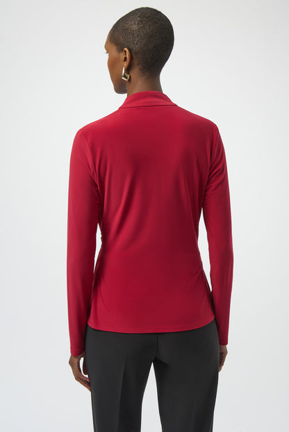 Blusa cruzada ajustada con detalle metálico rojo cereza 254117