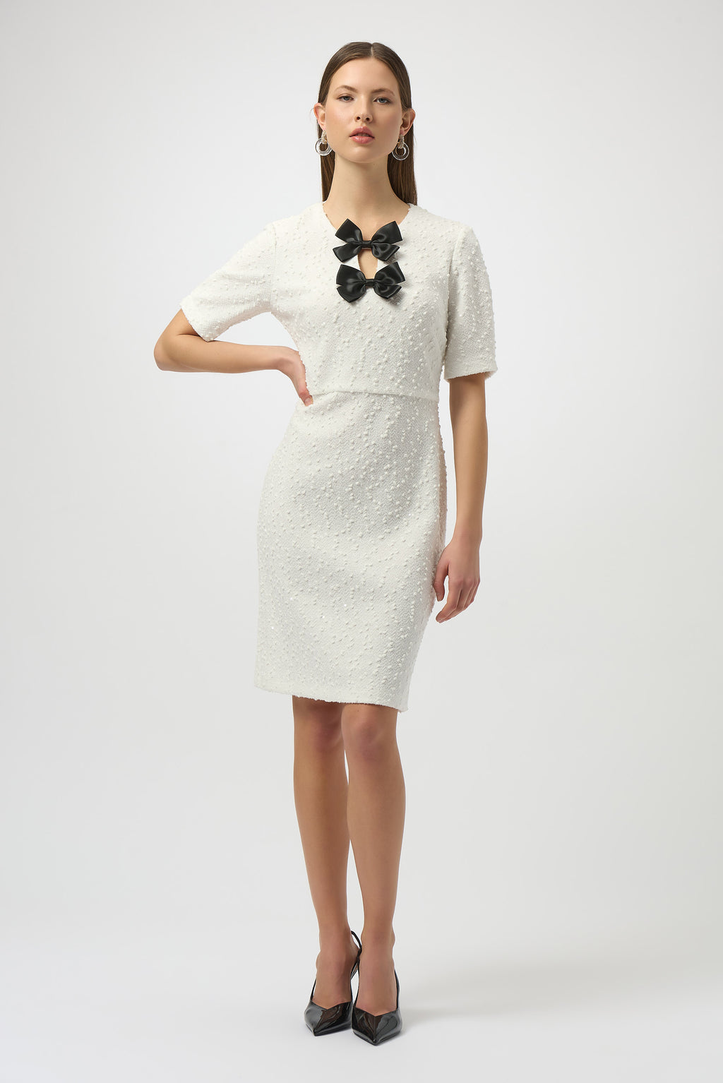 Vestido de punto bouclé con detalle de moño blanco invierno 254177