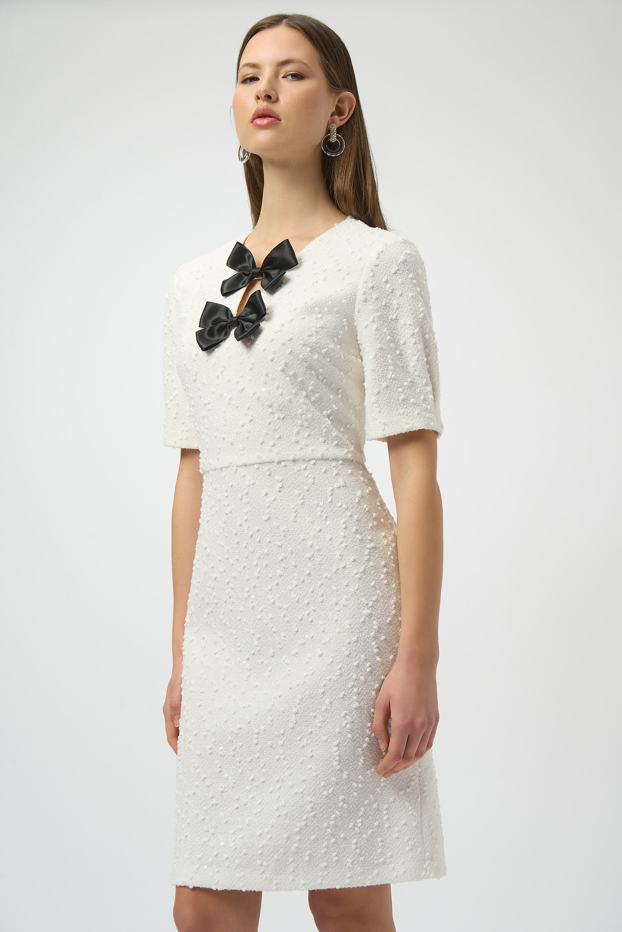 Vestido de punto bouclé con detalle de moño blanco invierno 254177