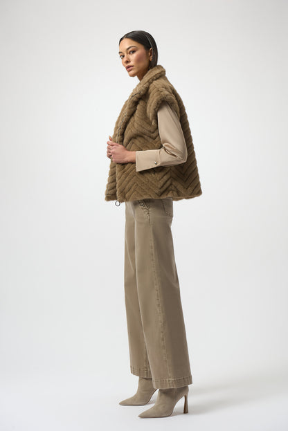 Chaleco de piel sintética con diseño de chevron avellana 254906