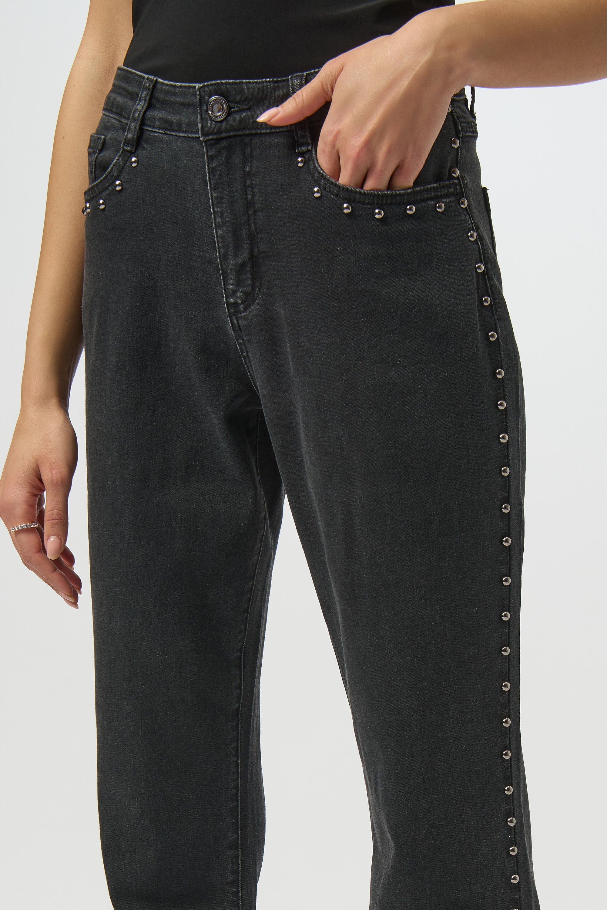 Jeans clásicos de pierna recta con tachuelas gris carbón 254916