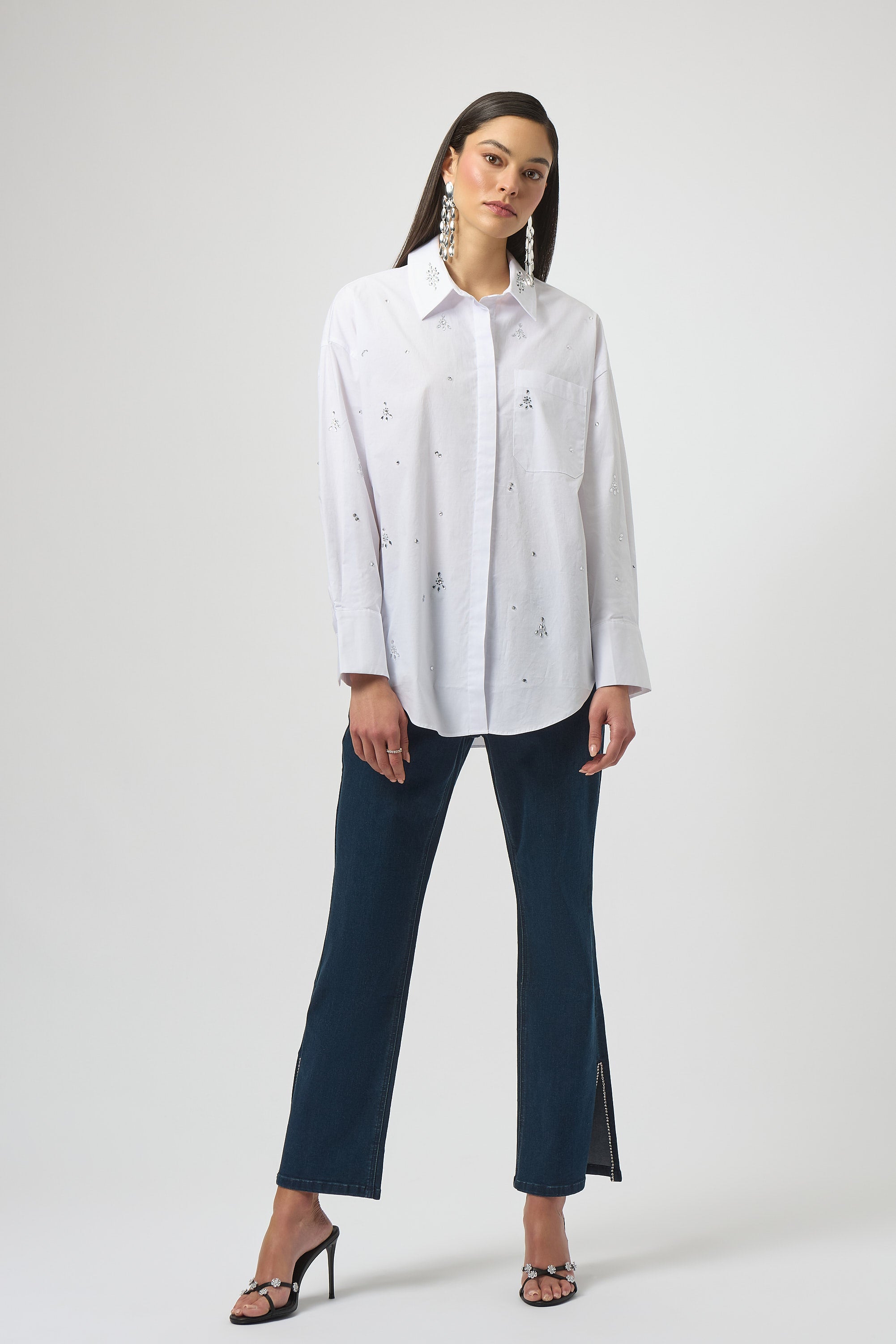 Blusa de popelina elástica con pedrería blanco254924