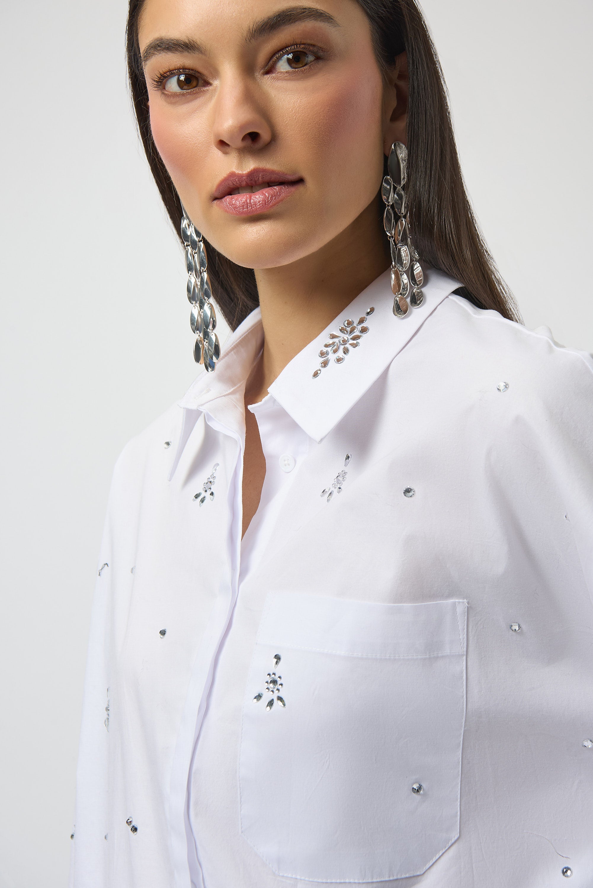 Blusa de popelina elástica con pedrería blanco254924