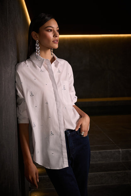 Blusa de popelina elástica con pedrería blanco254924