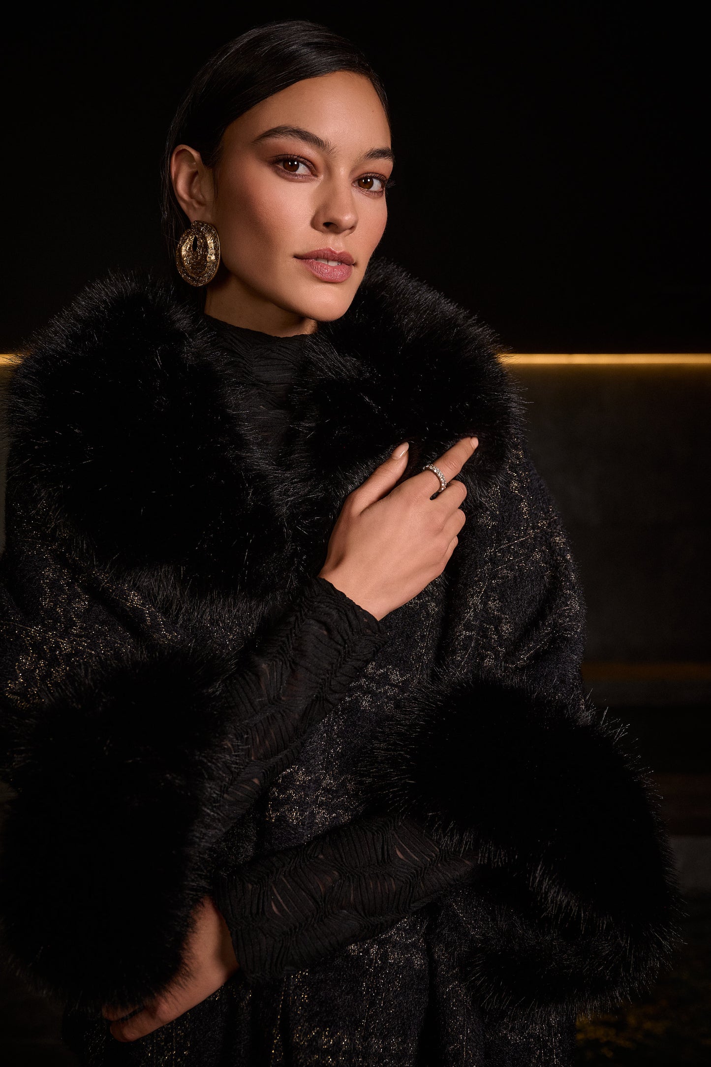 Capa de punto de jacquard con detalles de piel sintética 254934