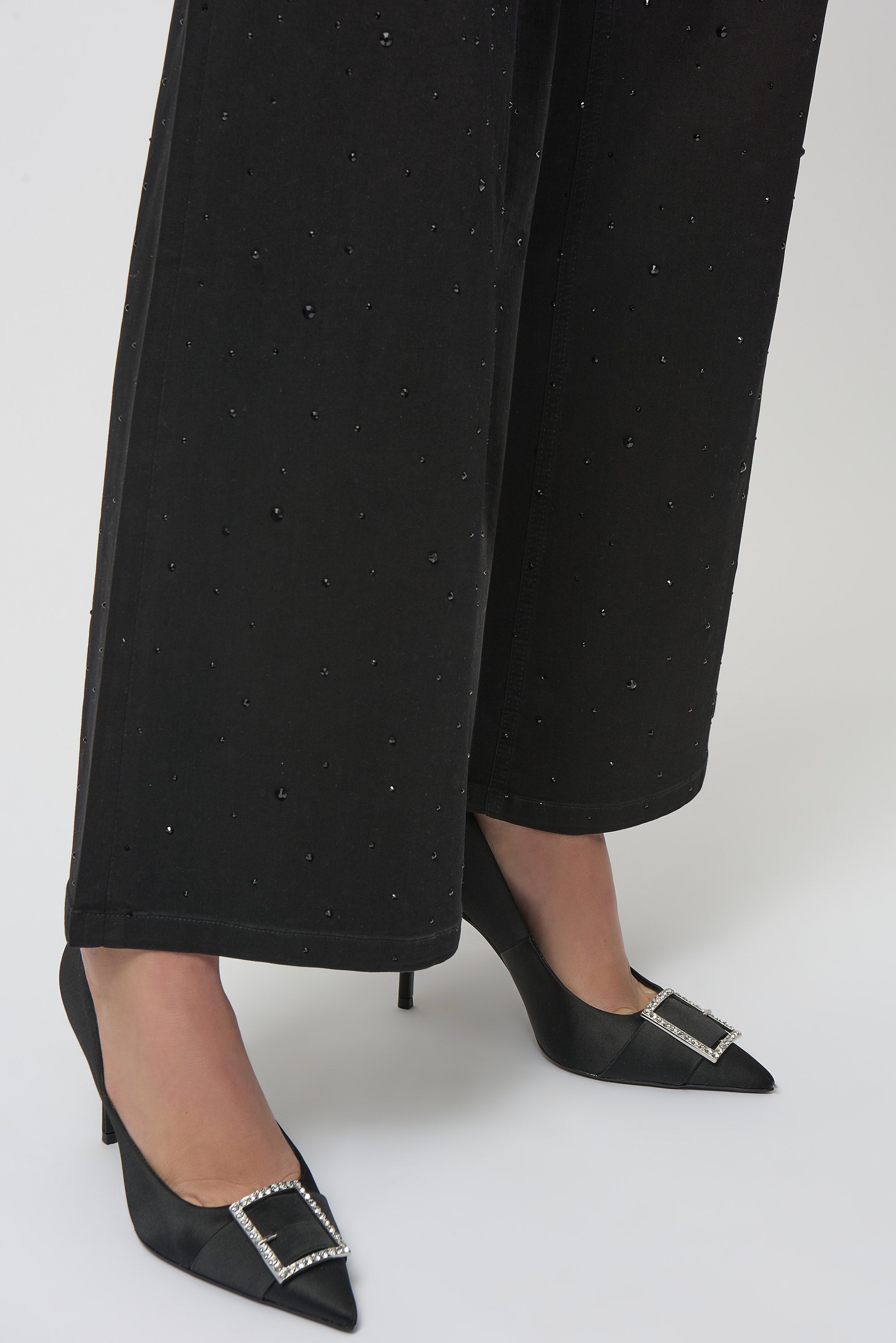 Jeans clásicos de pierna ancha con pedrería negro 254962