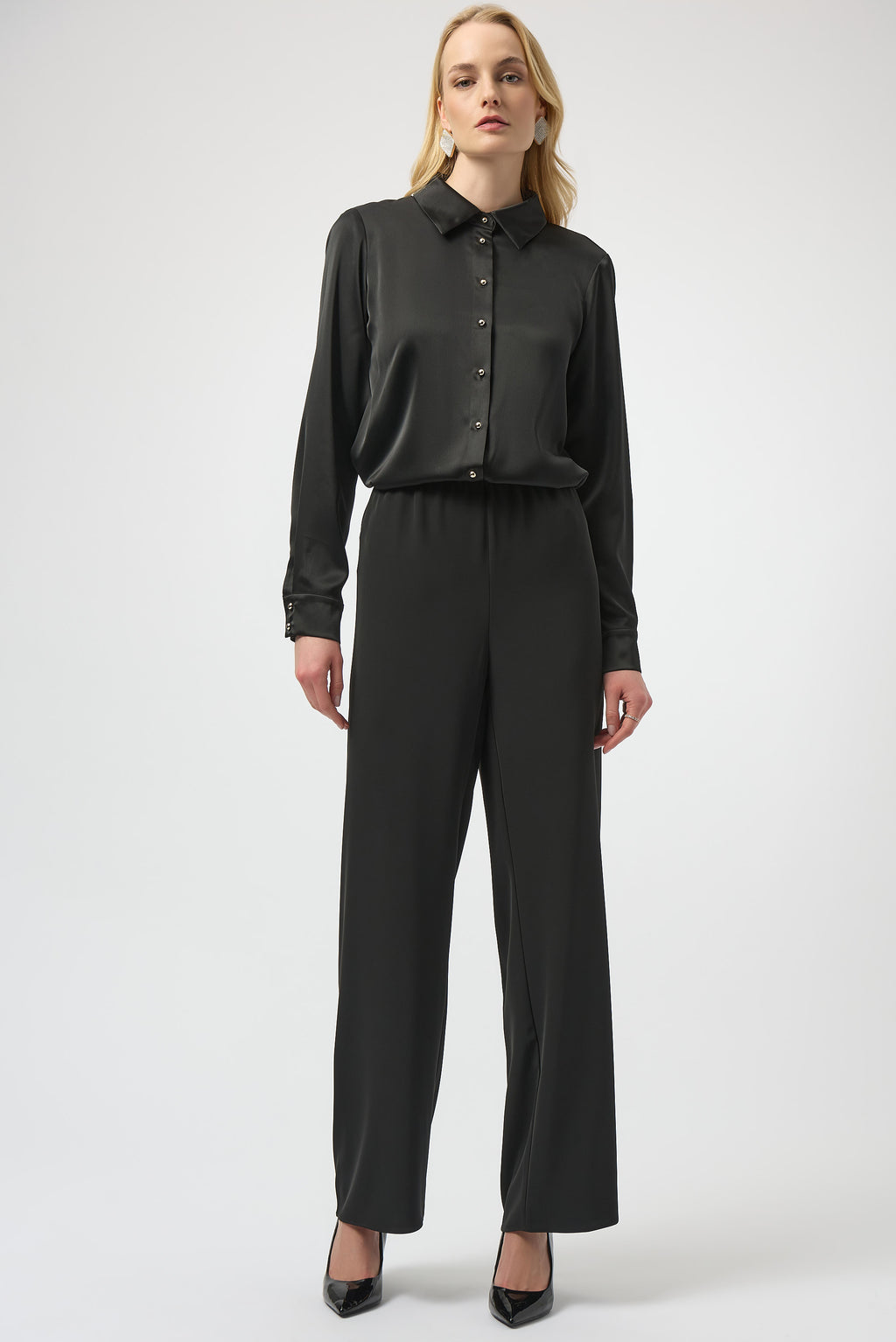 Blusa con escote en espalda y detalle de pedrería negro 254967