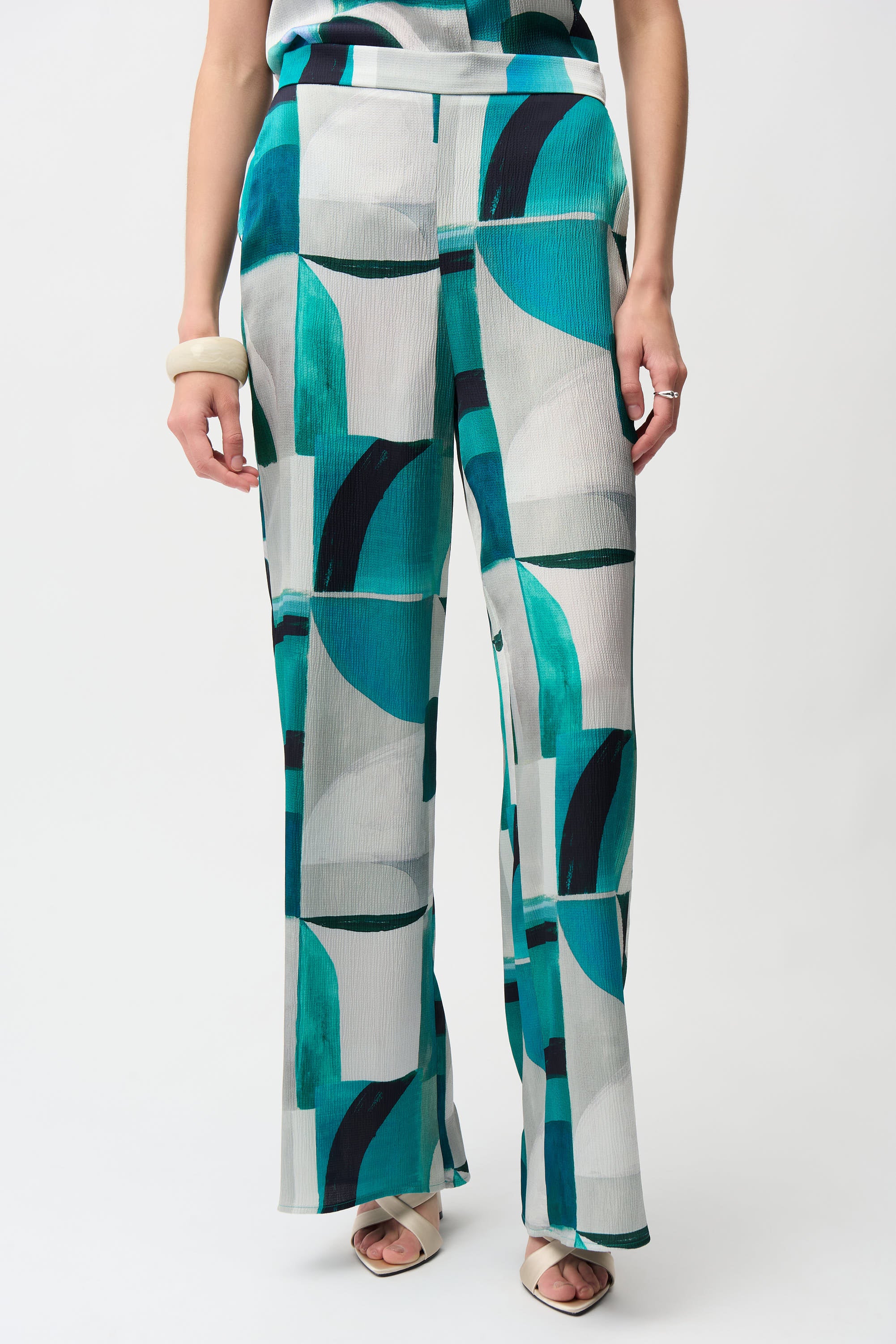 Pantalón de pierna ancha con estampado geométrico verde 261042