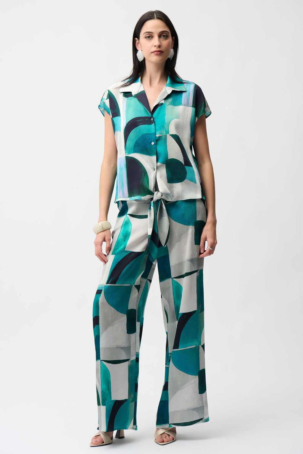 Pantalón de pierna ancha con estampado geométrico verde 261042