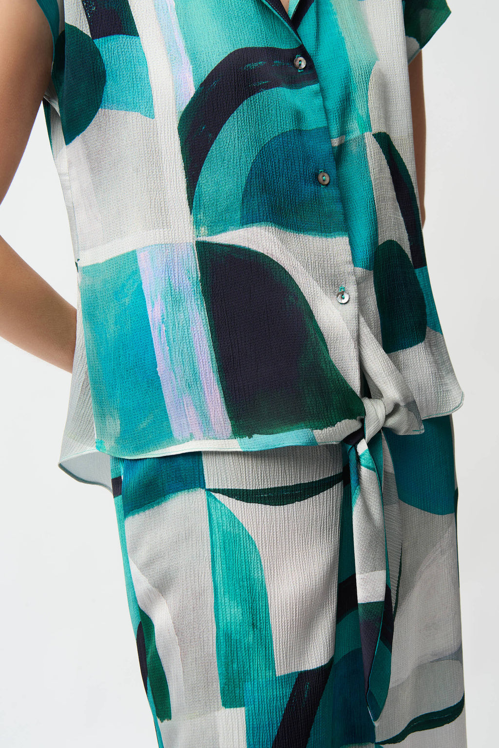 Blusa boxy con lazos y estampado geometrico verde 261065