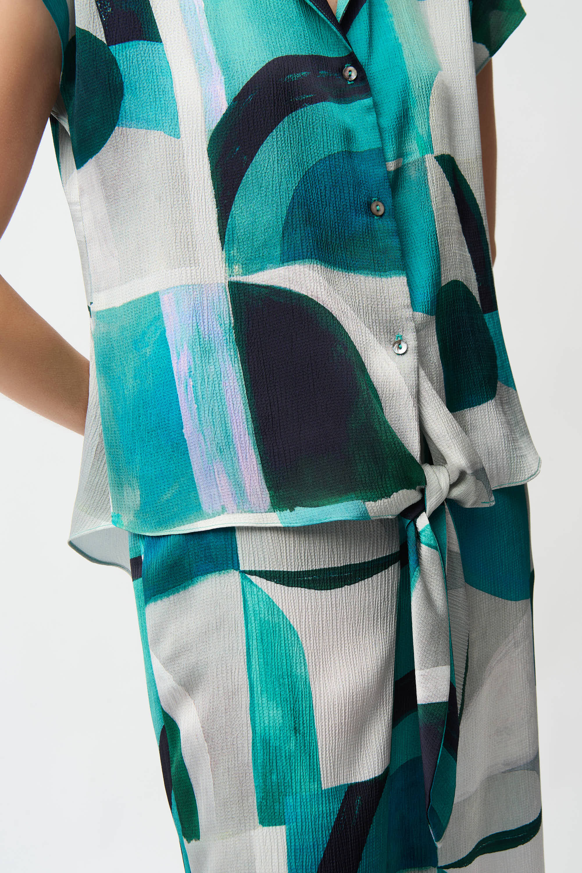Blusa boxy con lazos y estampado geometrico verde 261065