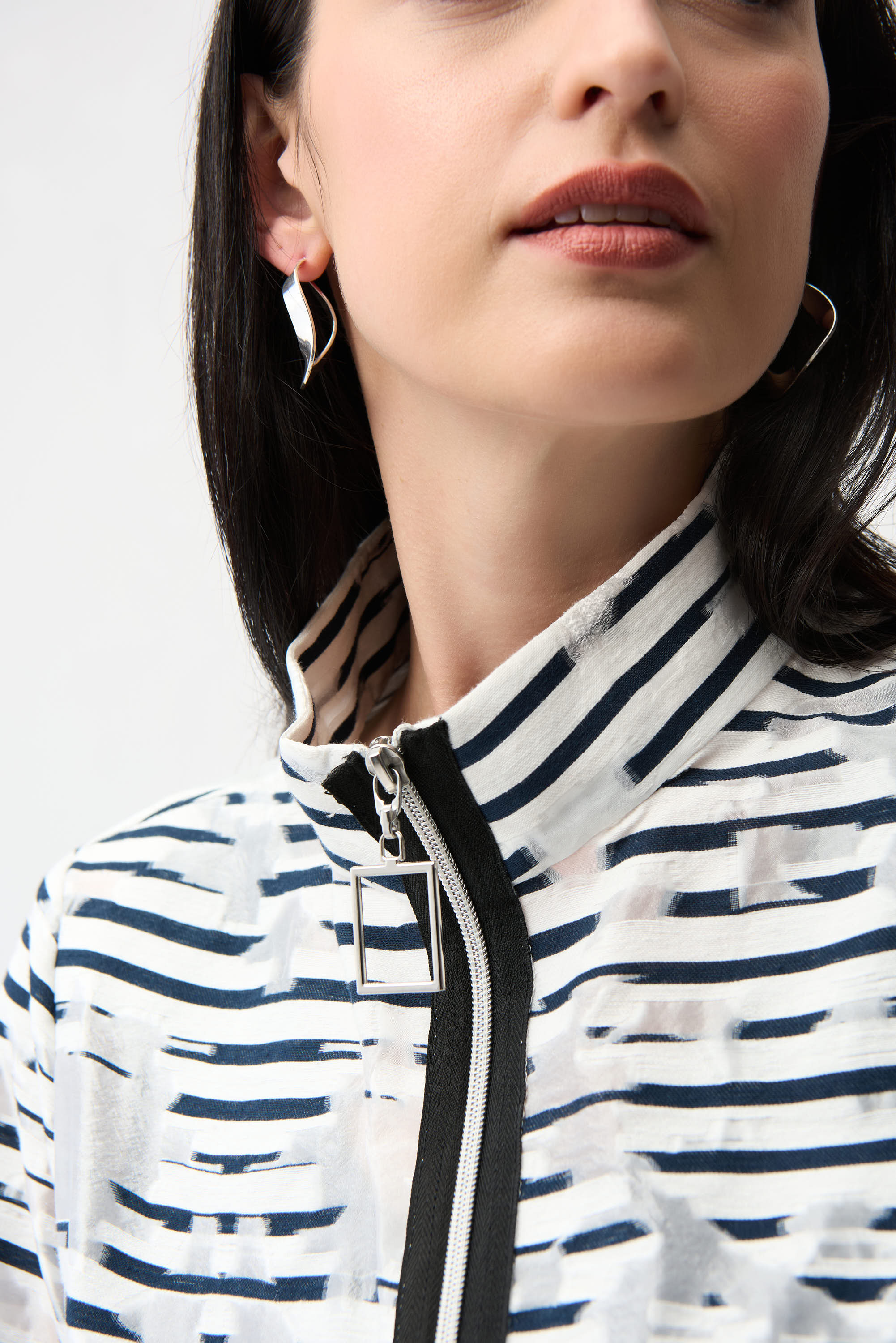 Chaqueta bomber a rayas blanco y marino 261094