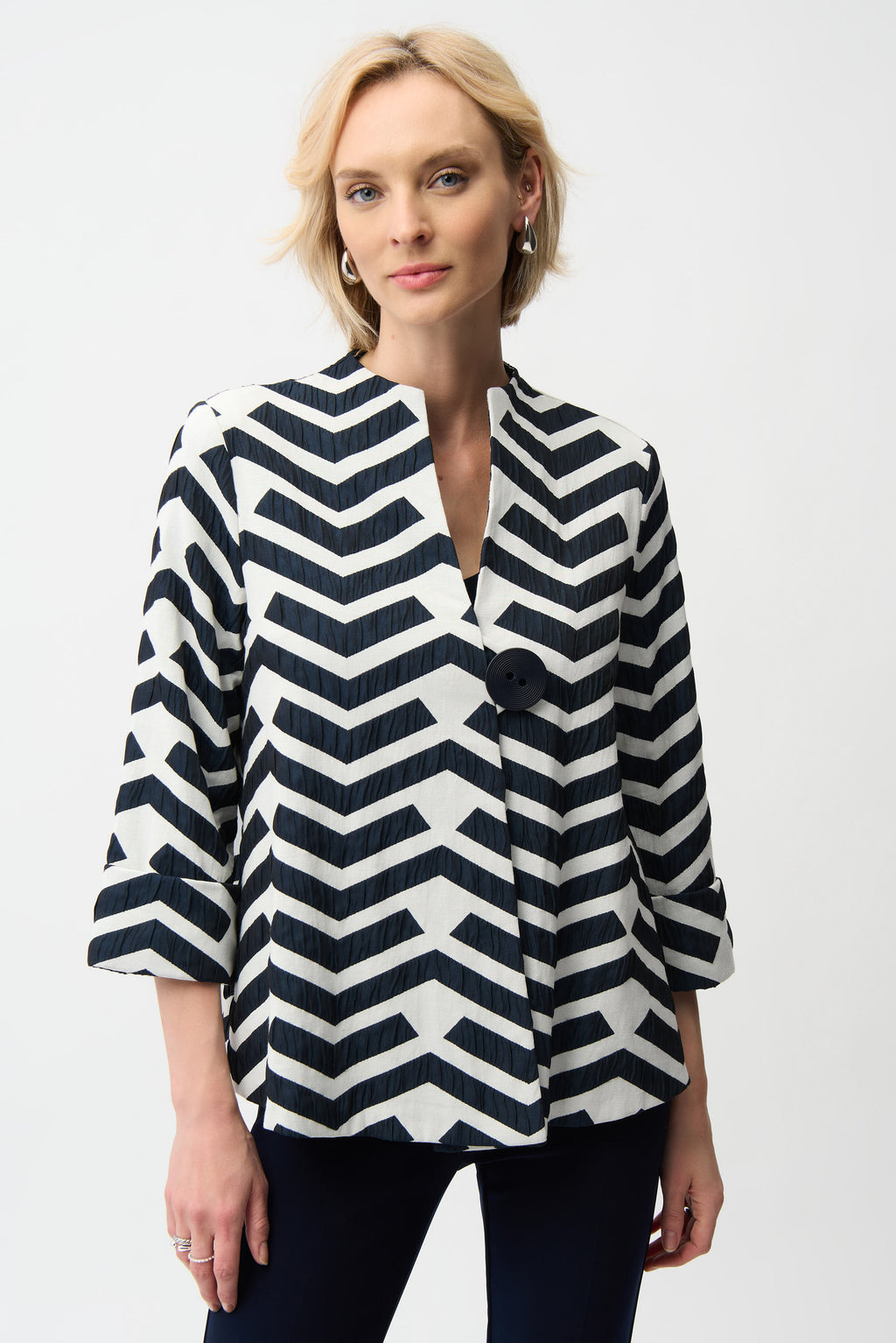Chaqueta de corte trapecio en jacquard geométrico Blanco roto/Azul marino 261097