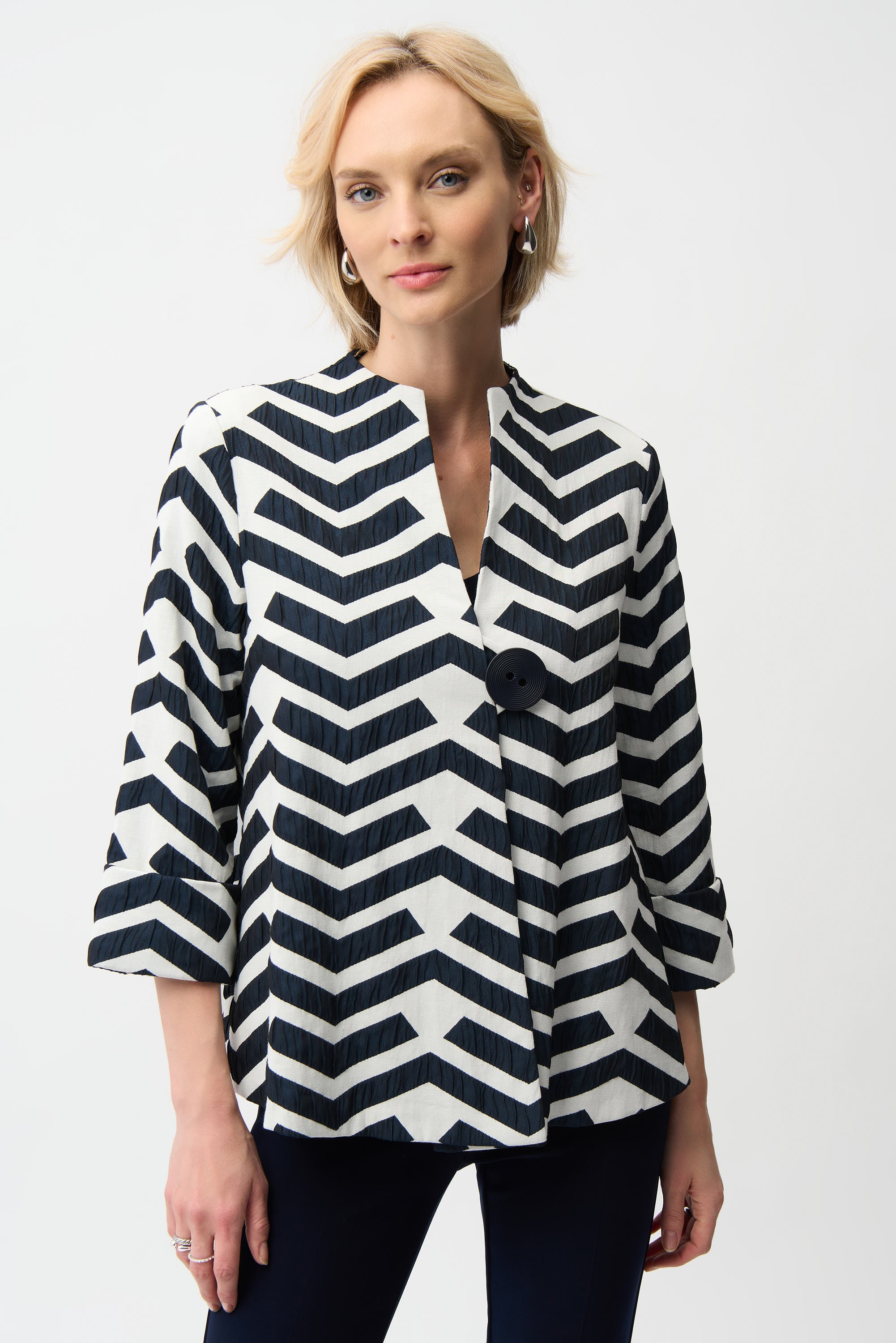 Chaqueta de corte trapecio en jacquard geométrico Blanco roto/Azul marino 261097