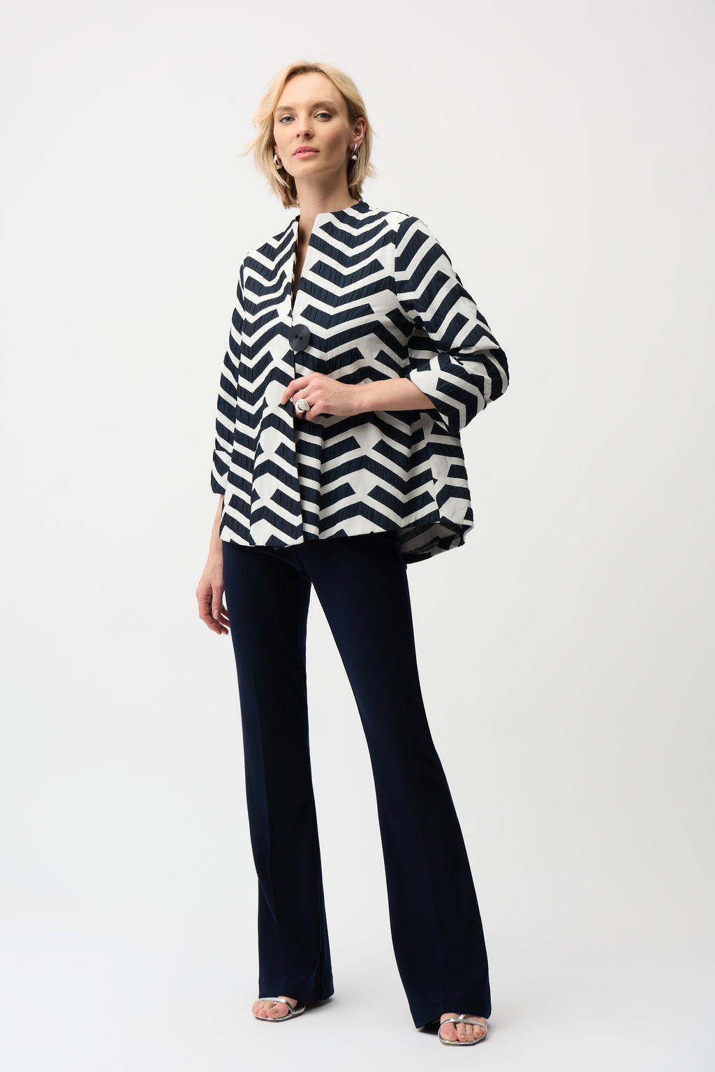 Chaqueta de corte trapecio en jacquard geométrico Blanco roto/Azul marino 261097