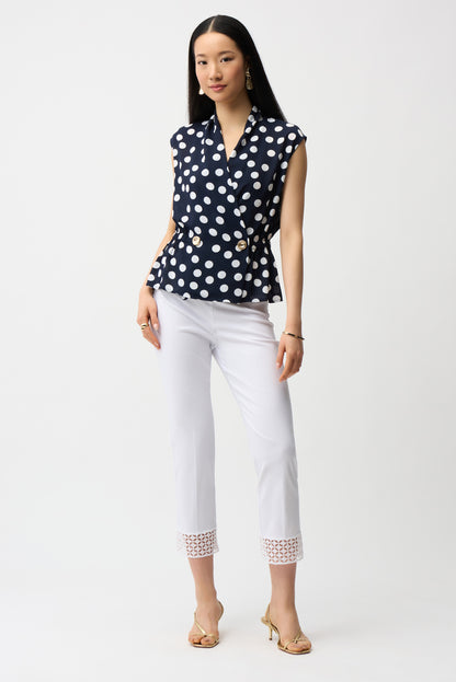 Pantalón capri sin cierres con detalle de guipur blanco 261159