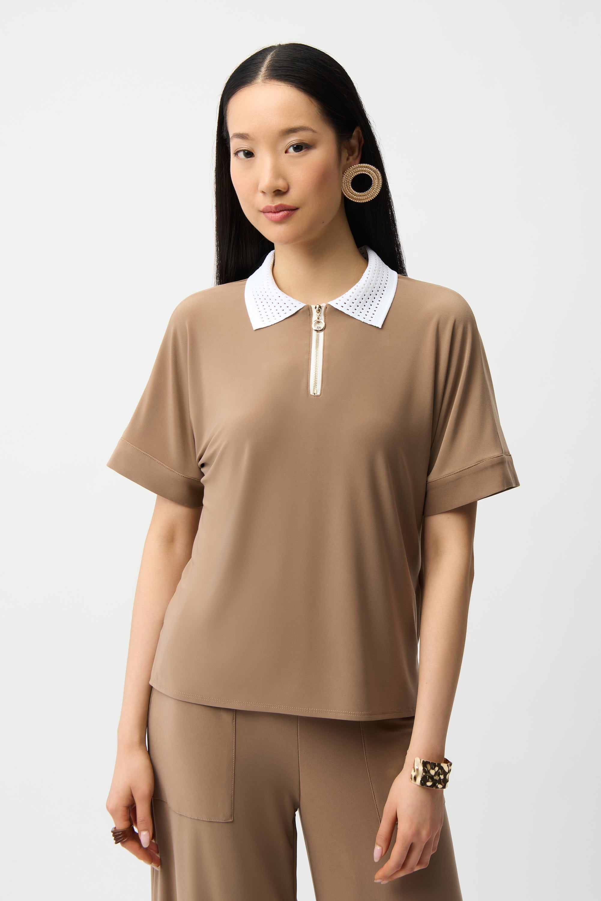 Blusa con cuello polo ojo de tigre y vainilla 261164