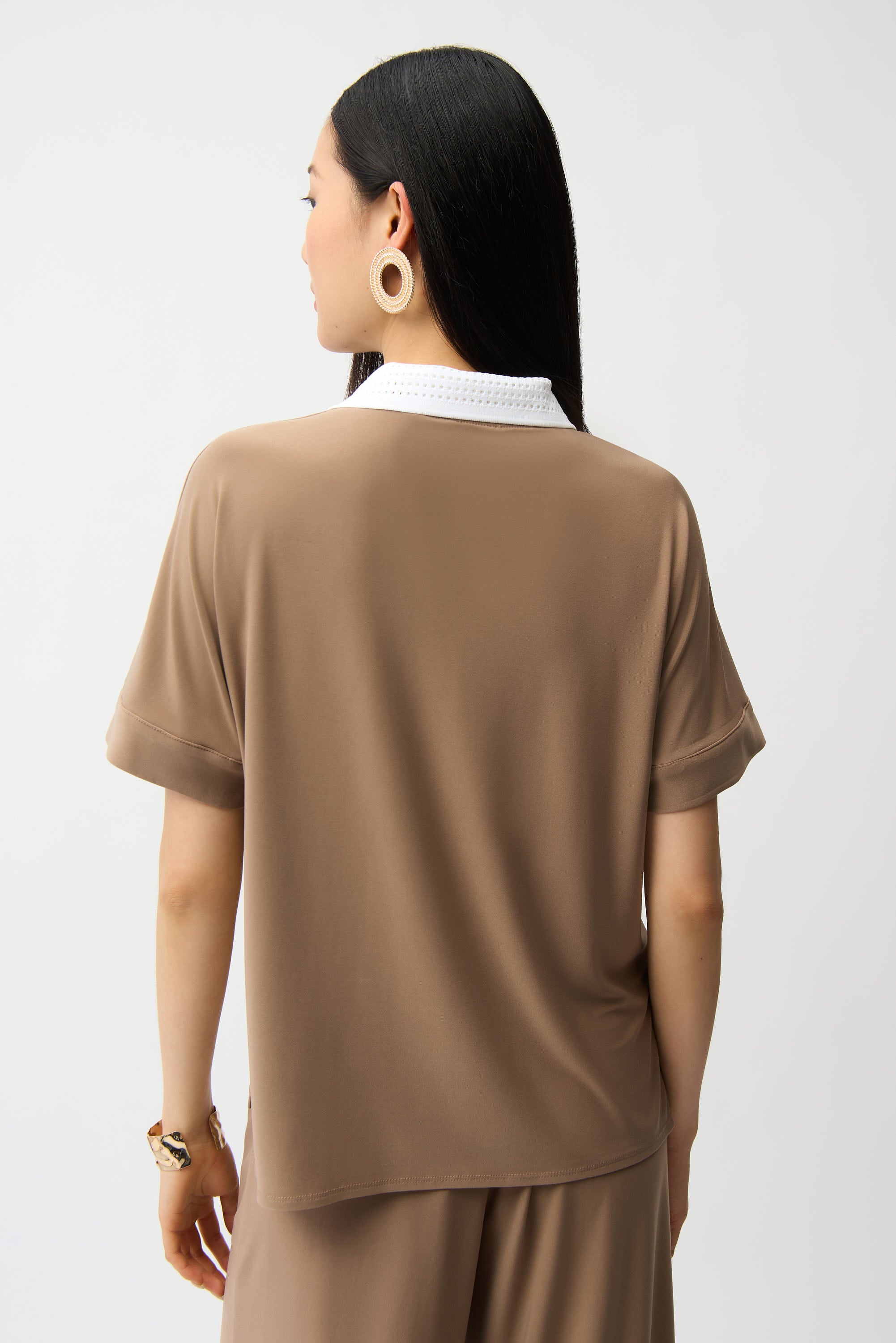 Blusa con cuello polo ojo de tigre y vainilla 261164