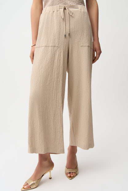 Pantalón crop texturizados sin cierres con bolsillos delanteros beige 261197