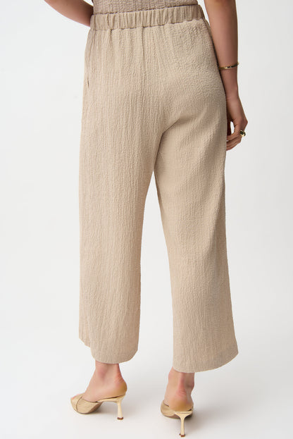 Pantalón crop texturizados sin cierres con bolsillos delanteros beige 261197