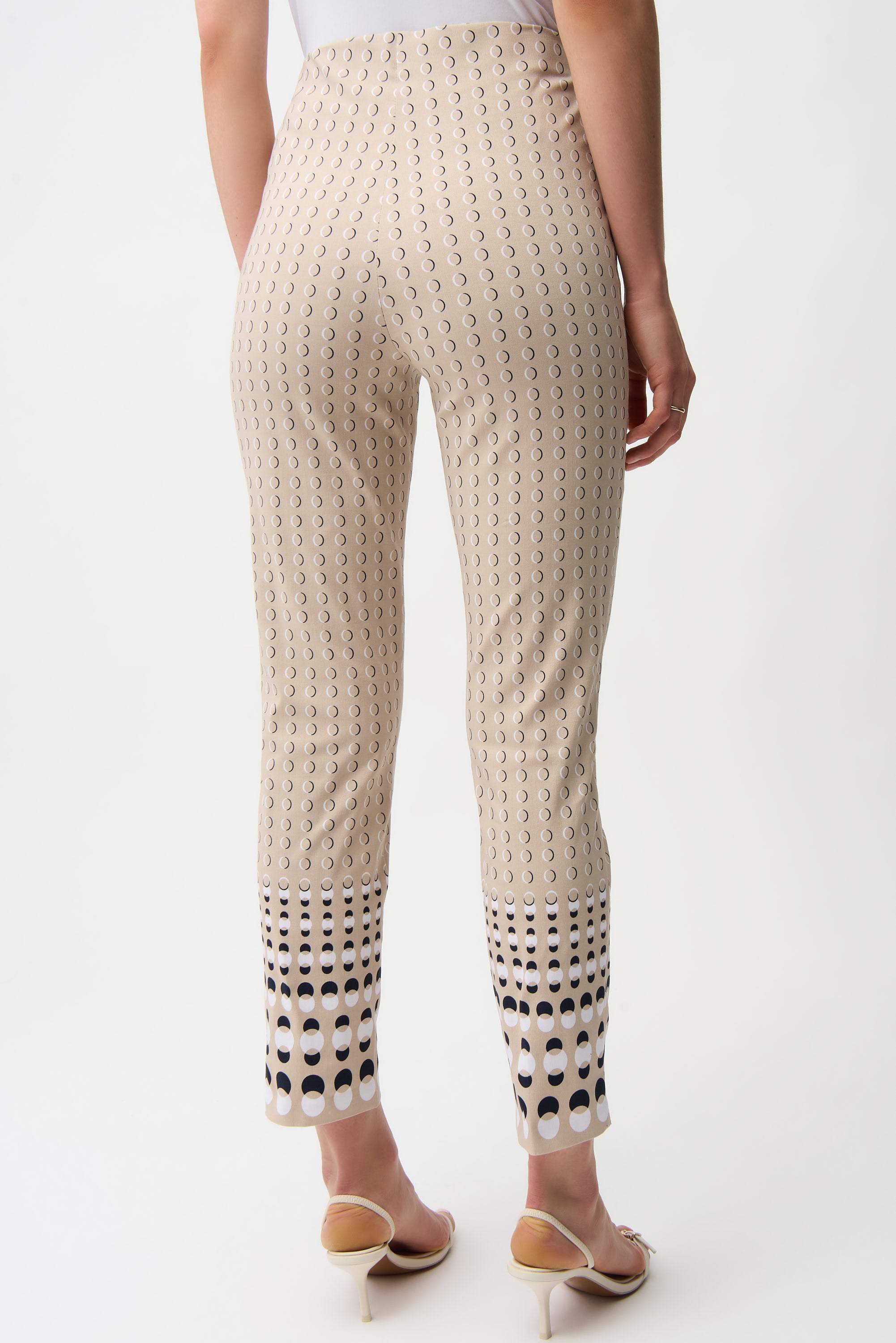 Pantalón rectos sin cierres con estampado geométrico beige 261222
