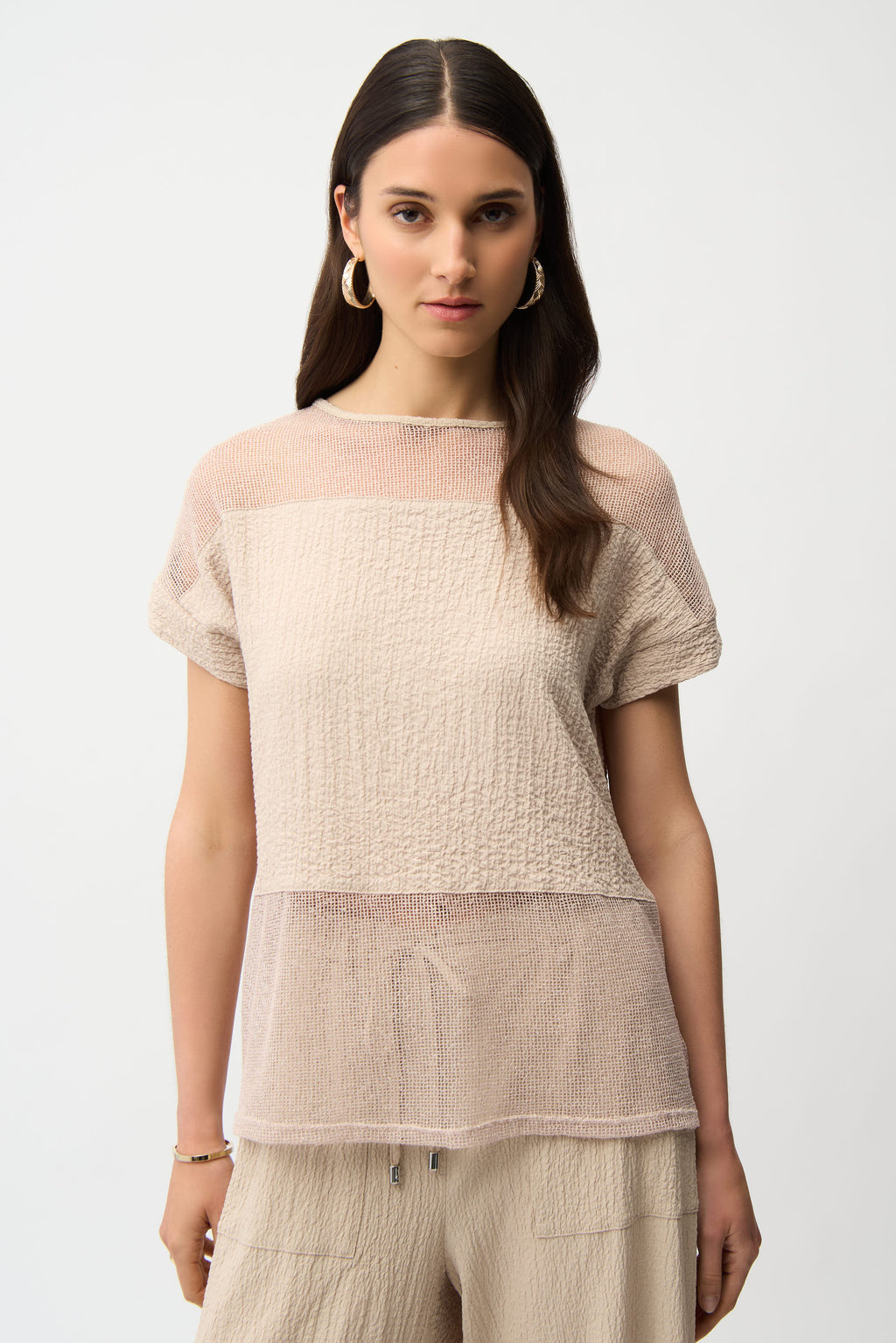Blusa texturizada con malla con cuello barco beige 261247