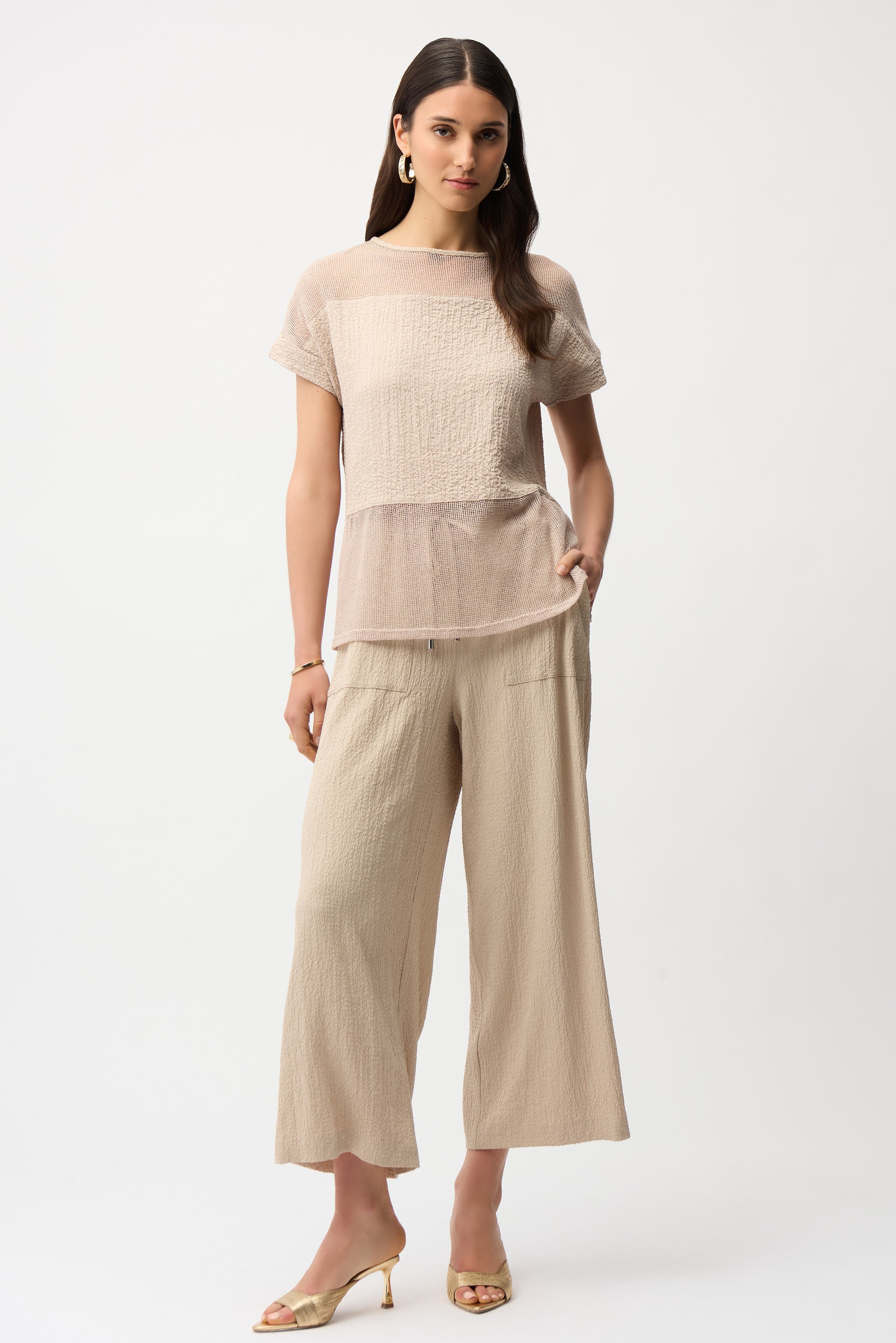 Blusa texturizada con malla con cuello barco beige 261247