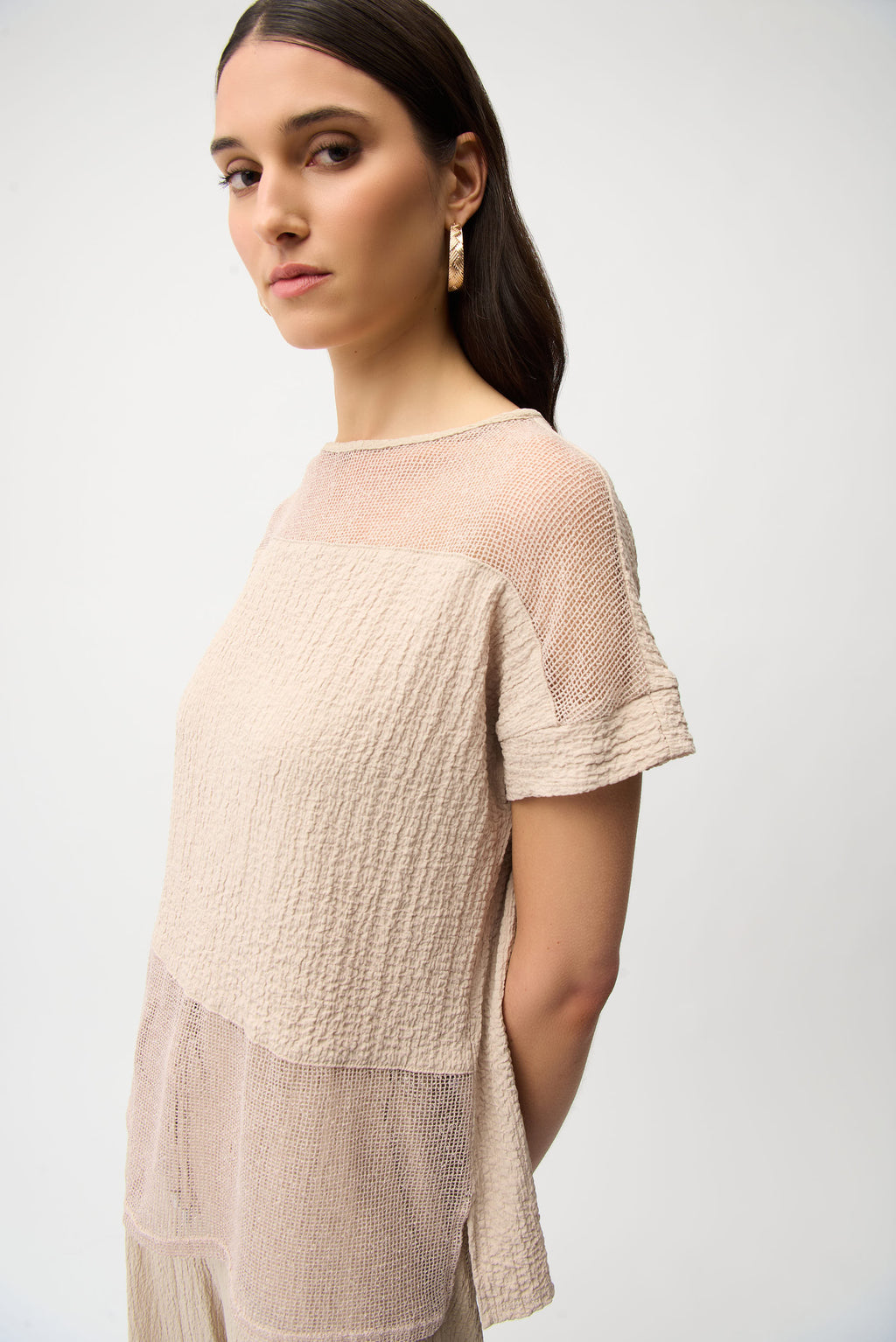 Blusa texturizada con malla con cuello barco beige 261247