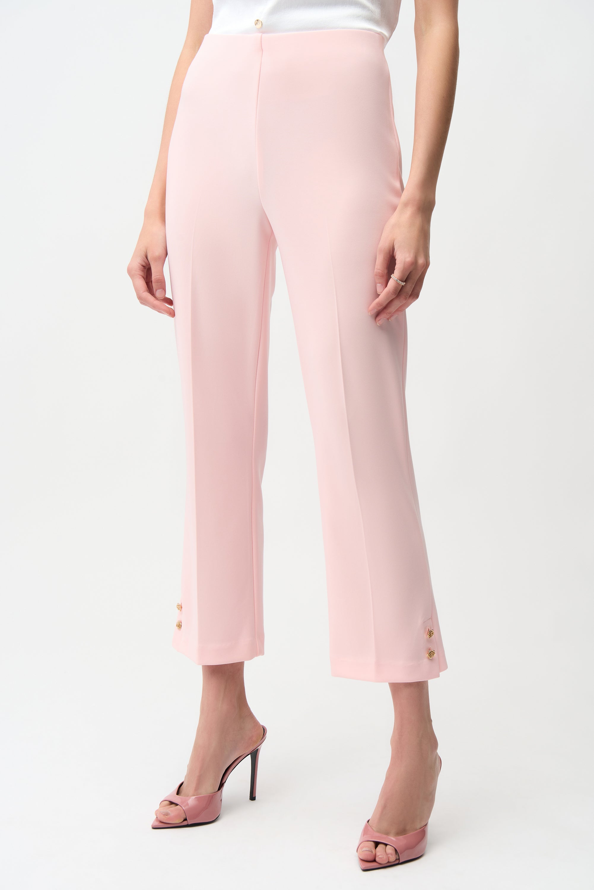 Pantalón crop sin cierres con botones dorados rosa pétalo 261254