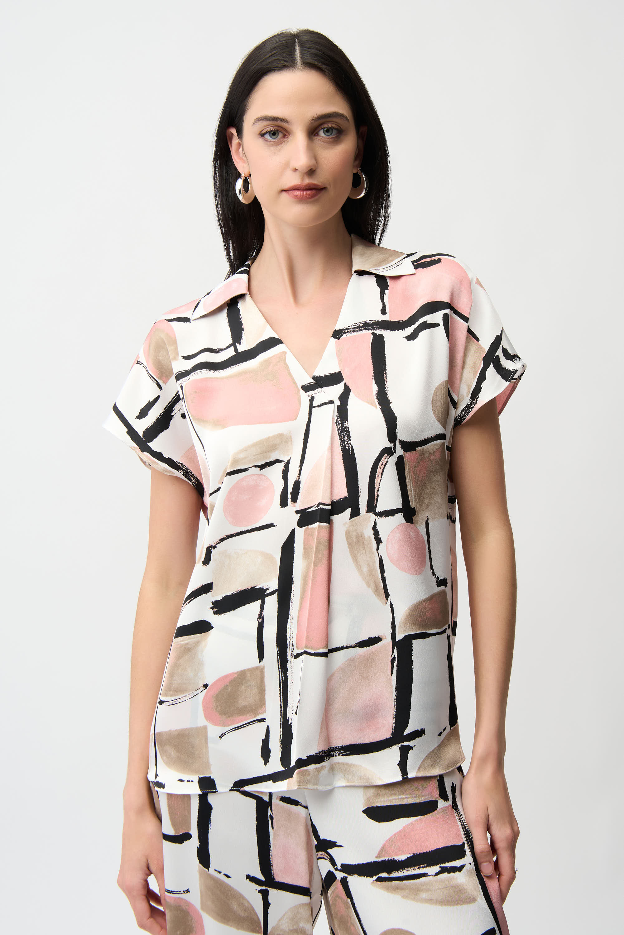 Blusa con estampado abstracto y escote en V rosa 261308
