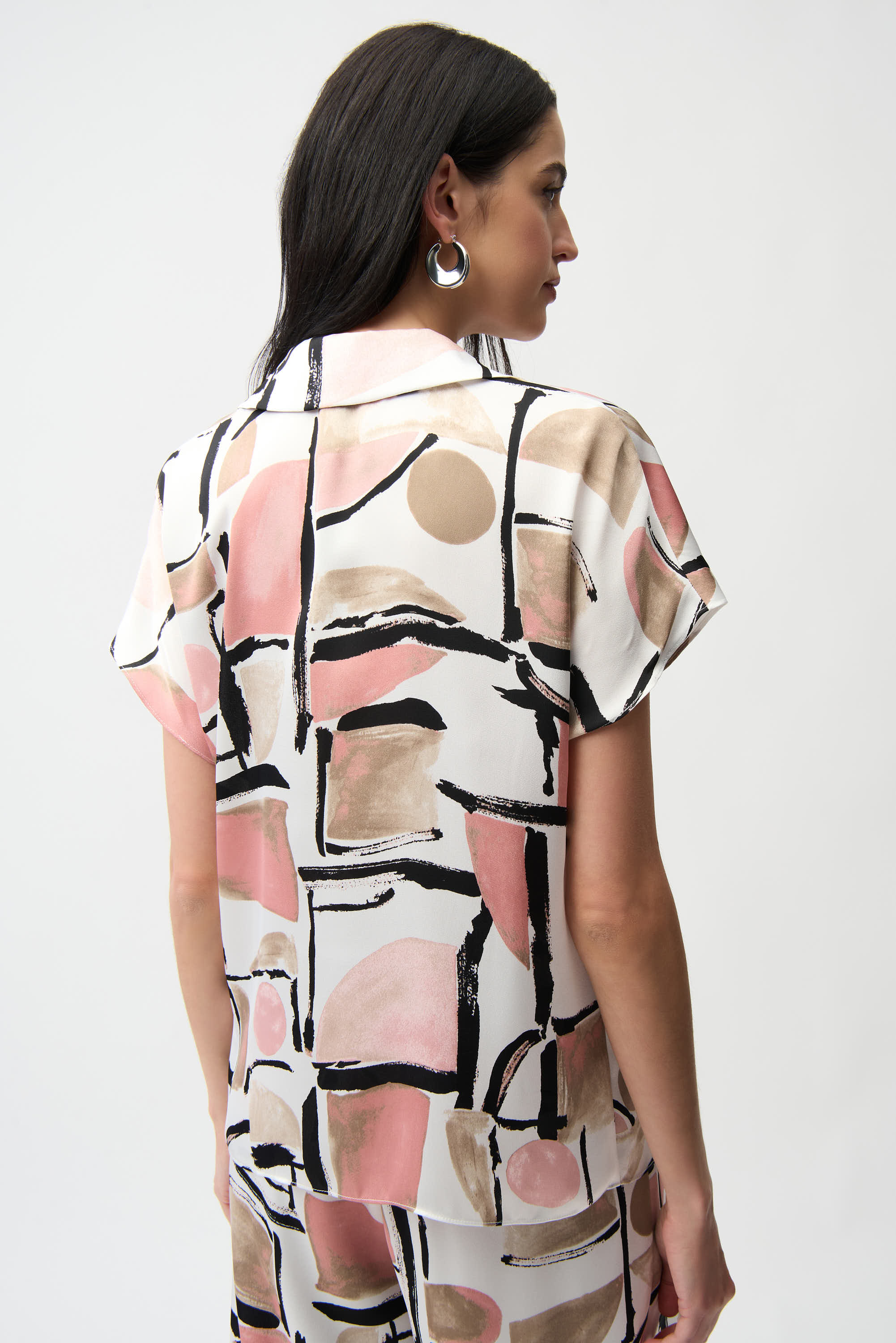 Blusa con estampado abstracto y escote en V rosa 261308