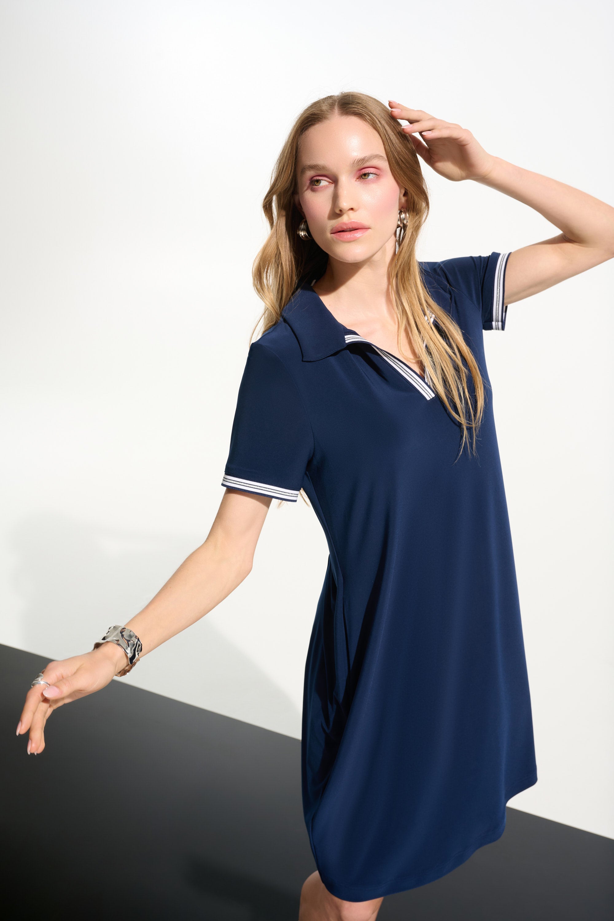 Vestido con cuello polo y corte trapecio azul Indigo 261614