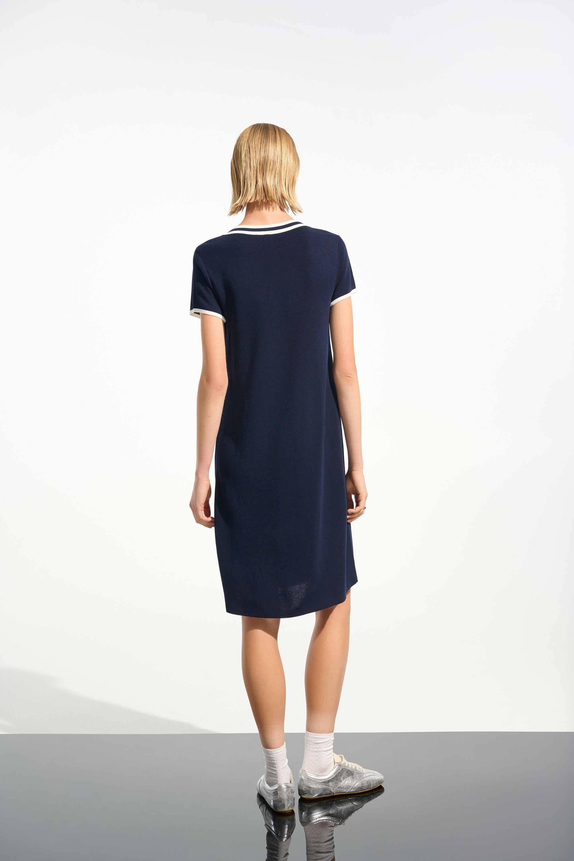 Vestido de línea a con ribete de canalé azul añil y vainilla 261648