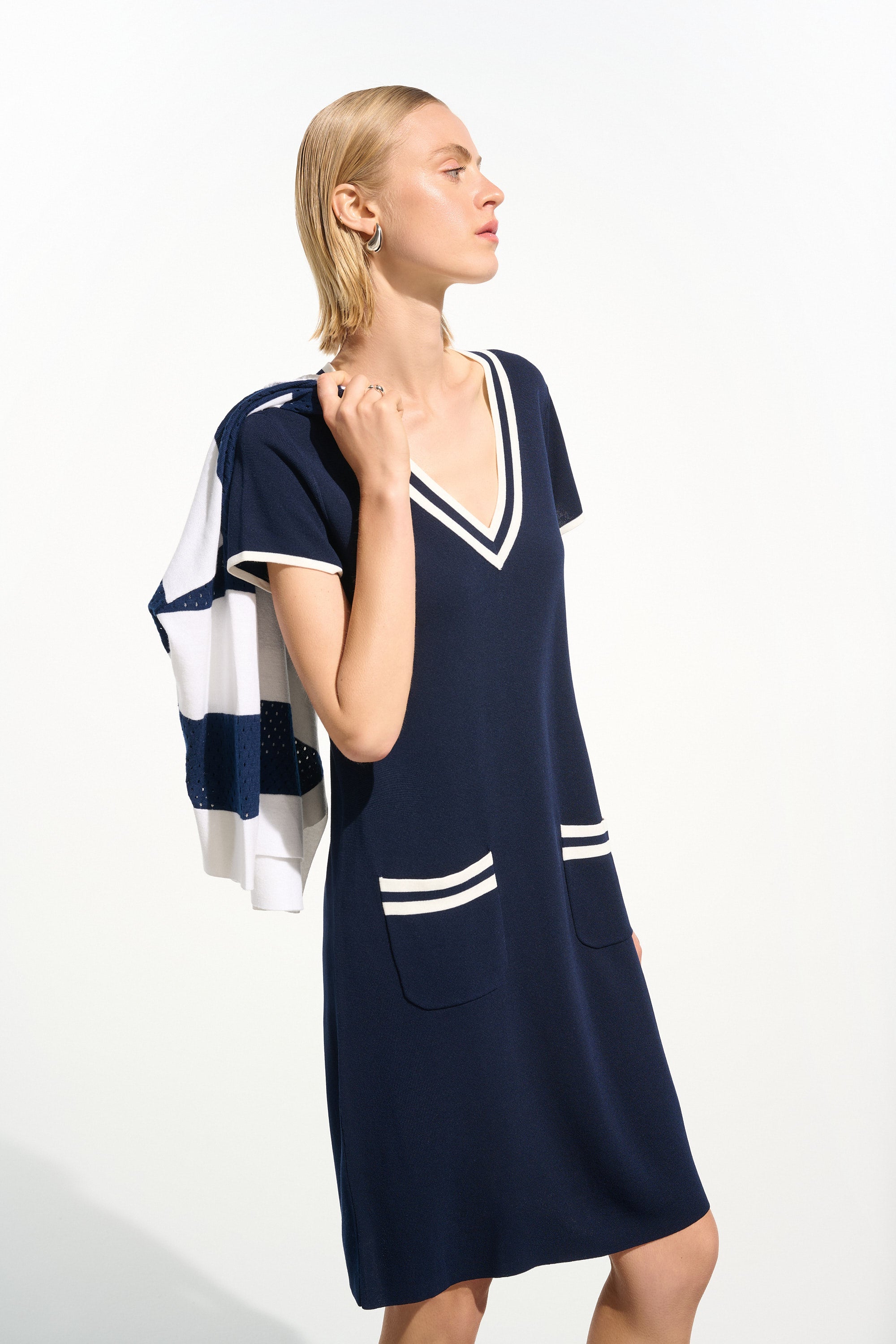 Vestido de línea a con ribete de canalé azul añil y vainilla 261648