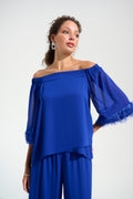 Blusa de georgette y gasa con hombros descubiertos y flecos azul rey 261717