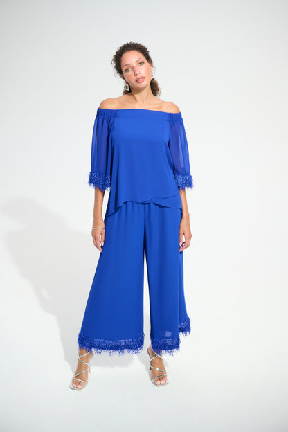 Blusa de georgette y gasa con hombros descubiertos y flecos azul rey 261717