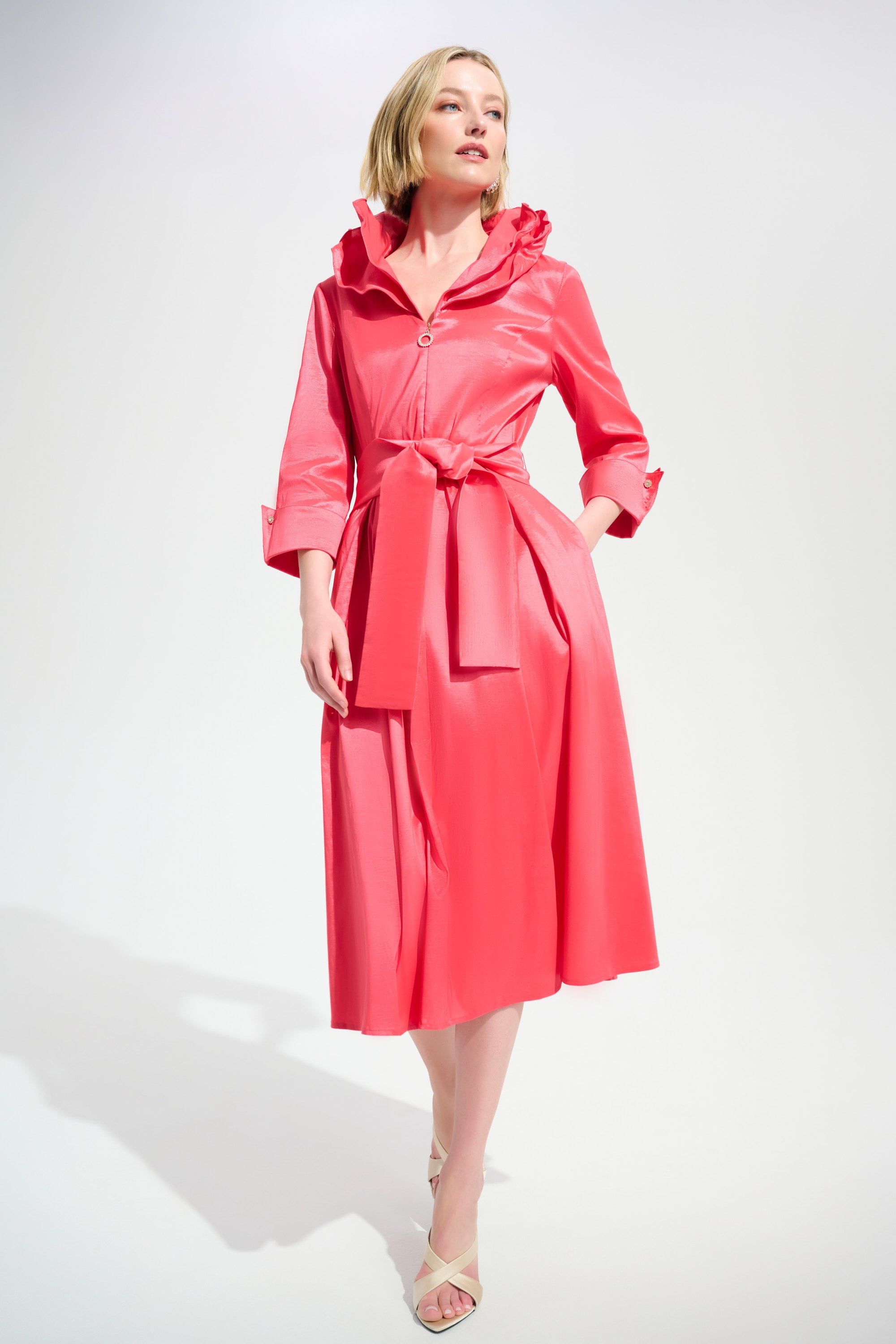 Vestido de tafetán elástico ajustado y acampanado con cuello de solapa coral 261719