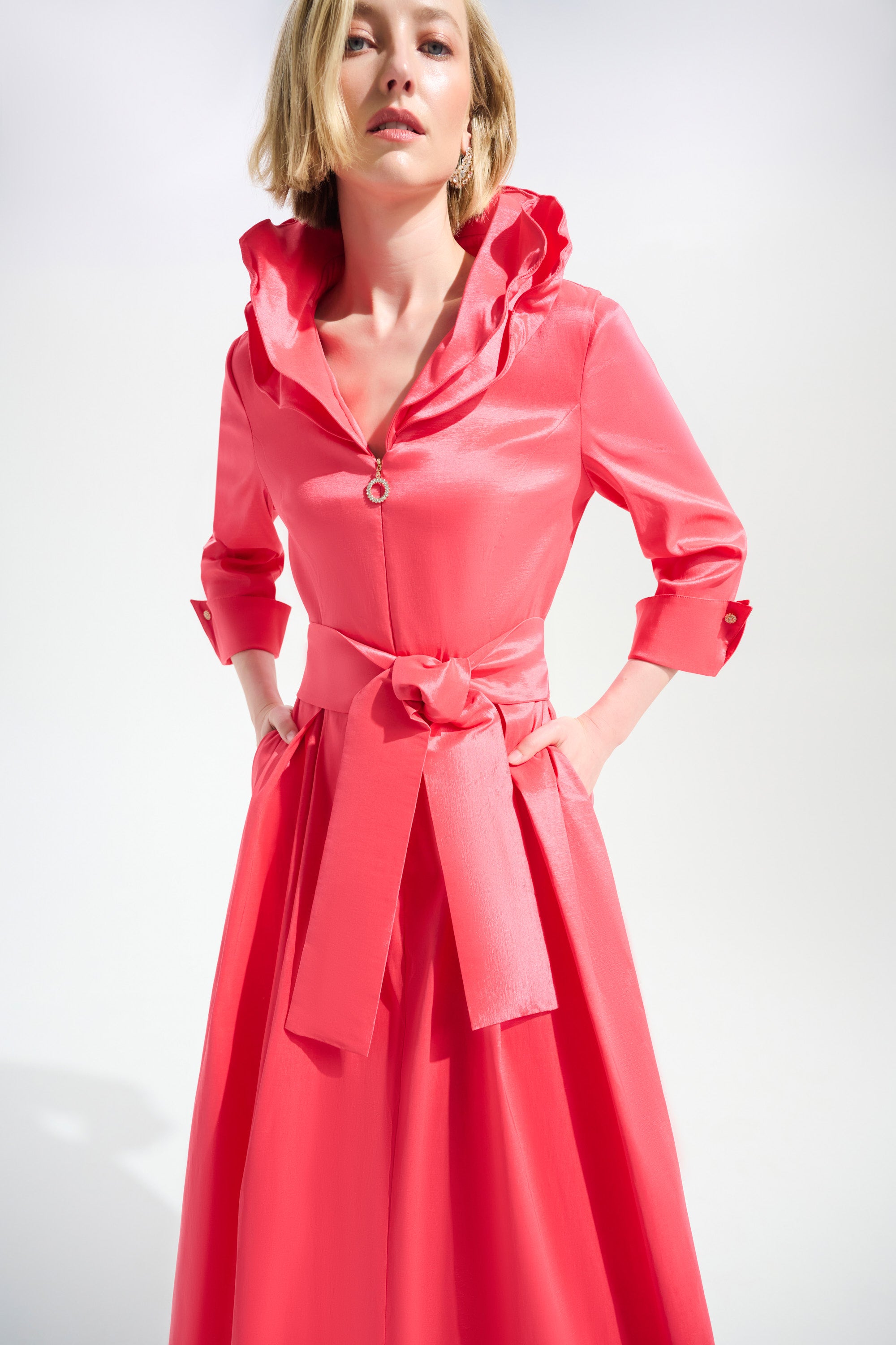 Vestido de tafetán elástico ajustado y acampanado con cuello de solapa coral 261719
