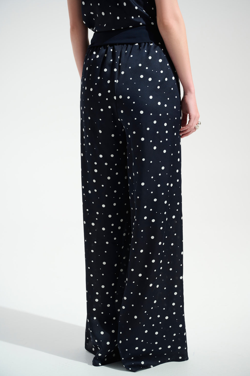 Pantalón de pierna ancha con estampado de puntos azul medianoche y vainilla 261772