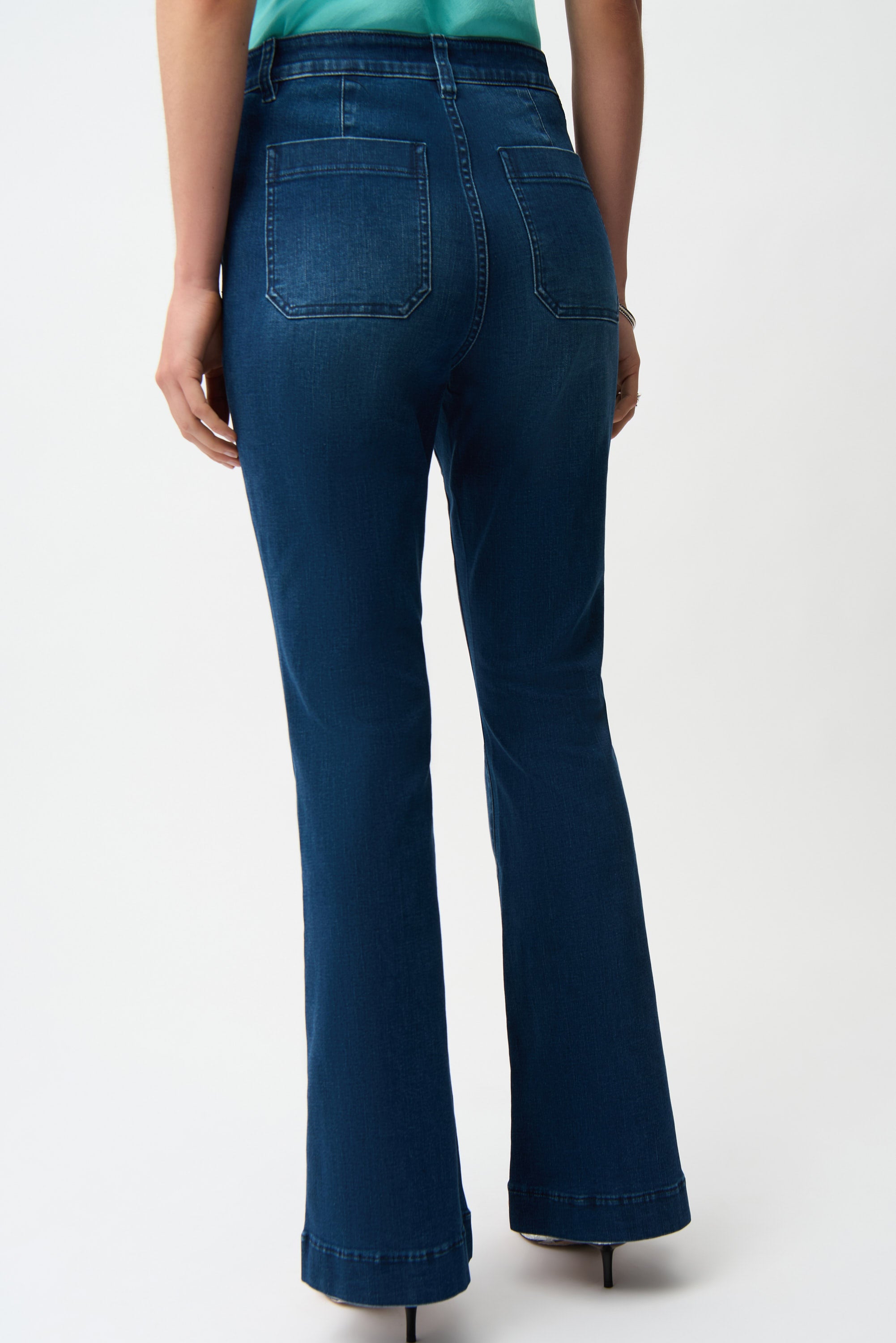 Jeans acampanados con bolsillos de parche azul vaquero medio 261956