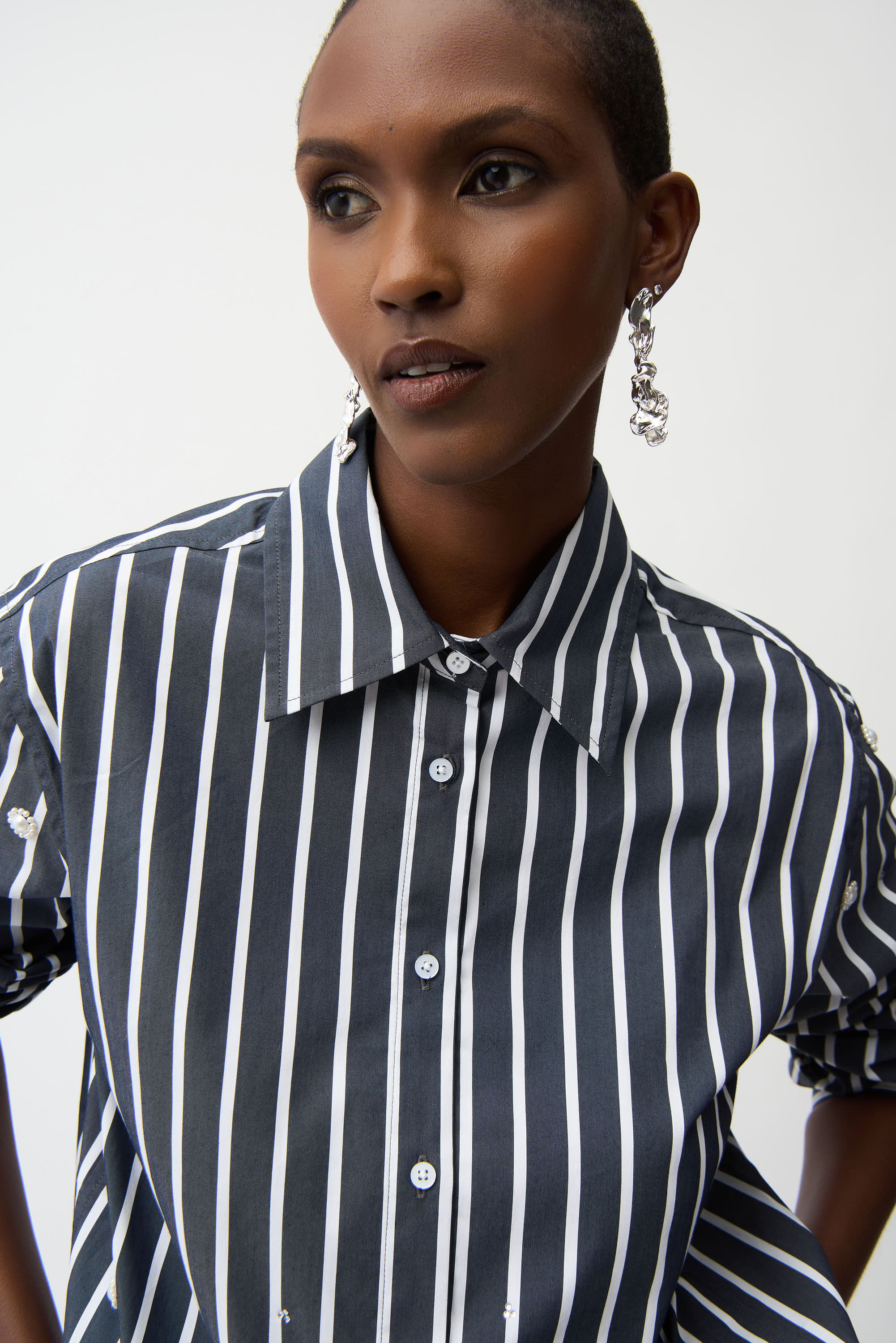 Blusa boxy de algodón elástico de rayas y pedrería azul Medianoche y Vainilla 261966