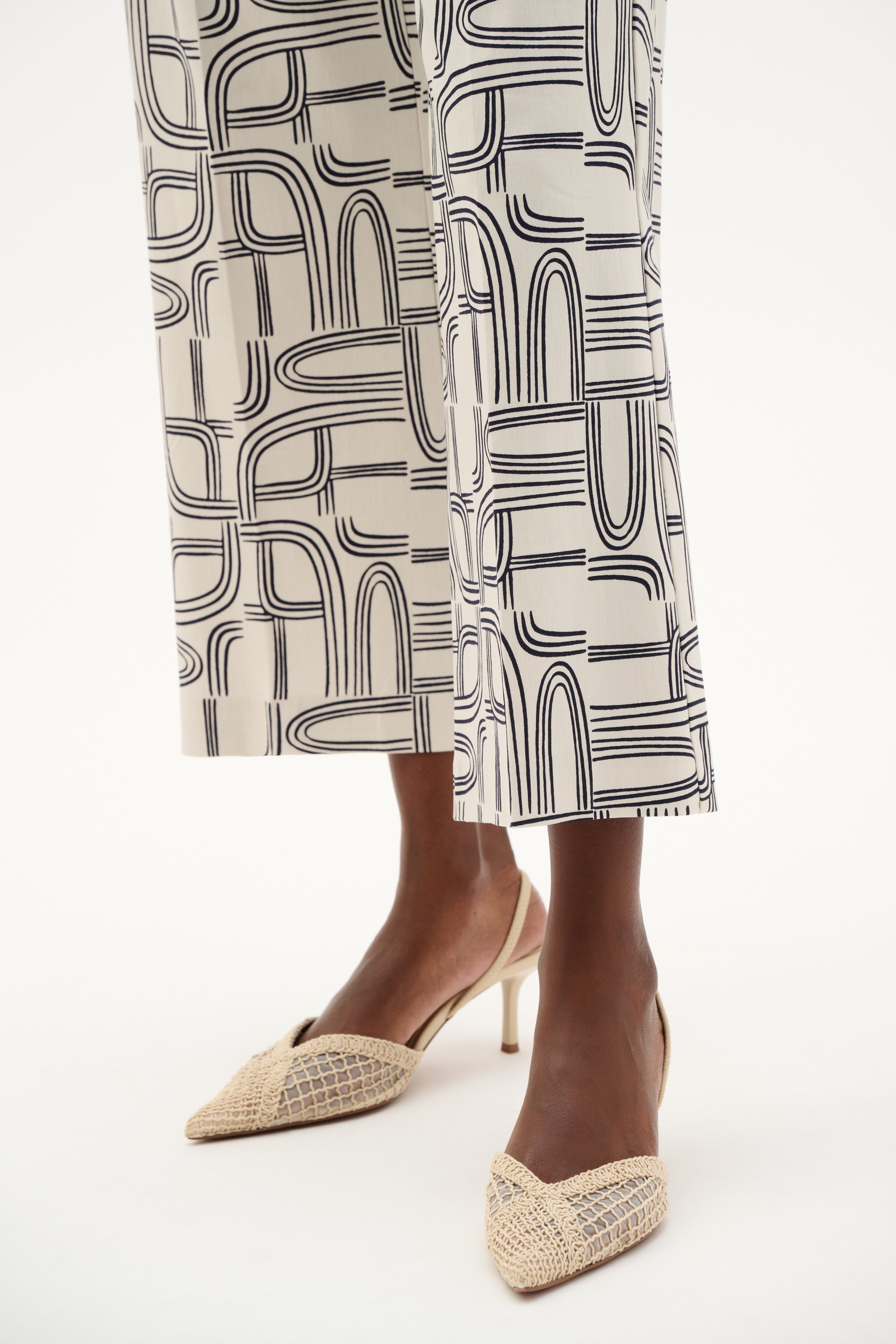 Pantalón de pierna ancha con estampado geométrico marino y vainilla 262048
