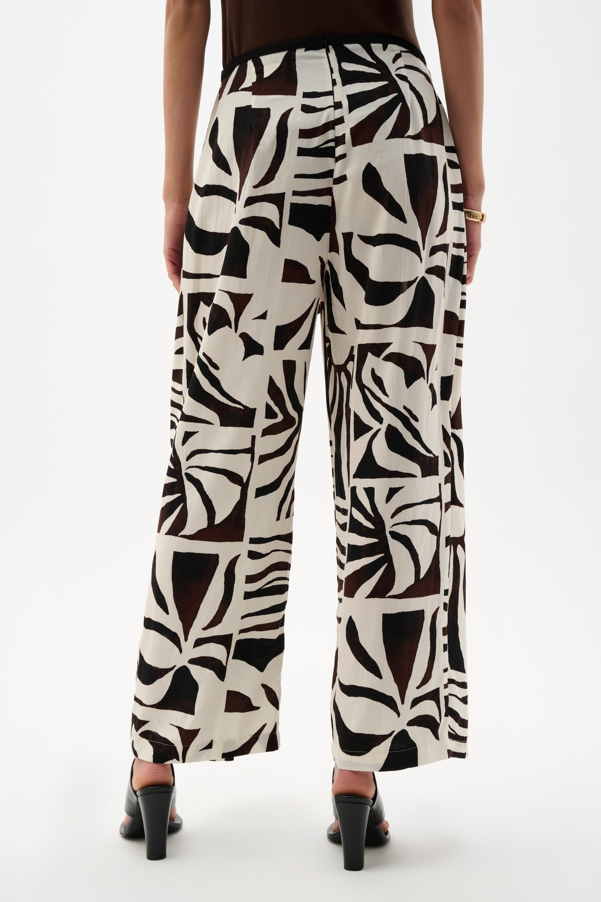 Pantalón de pierna ancha de gasa con estampado tropical beige 262056