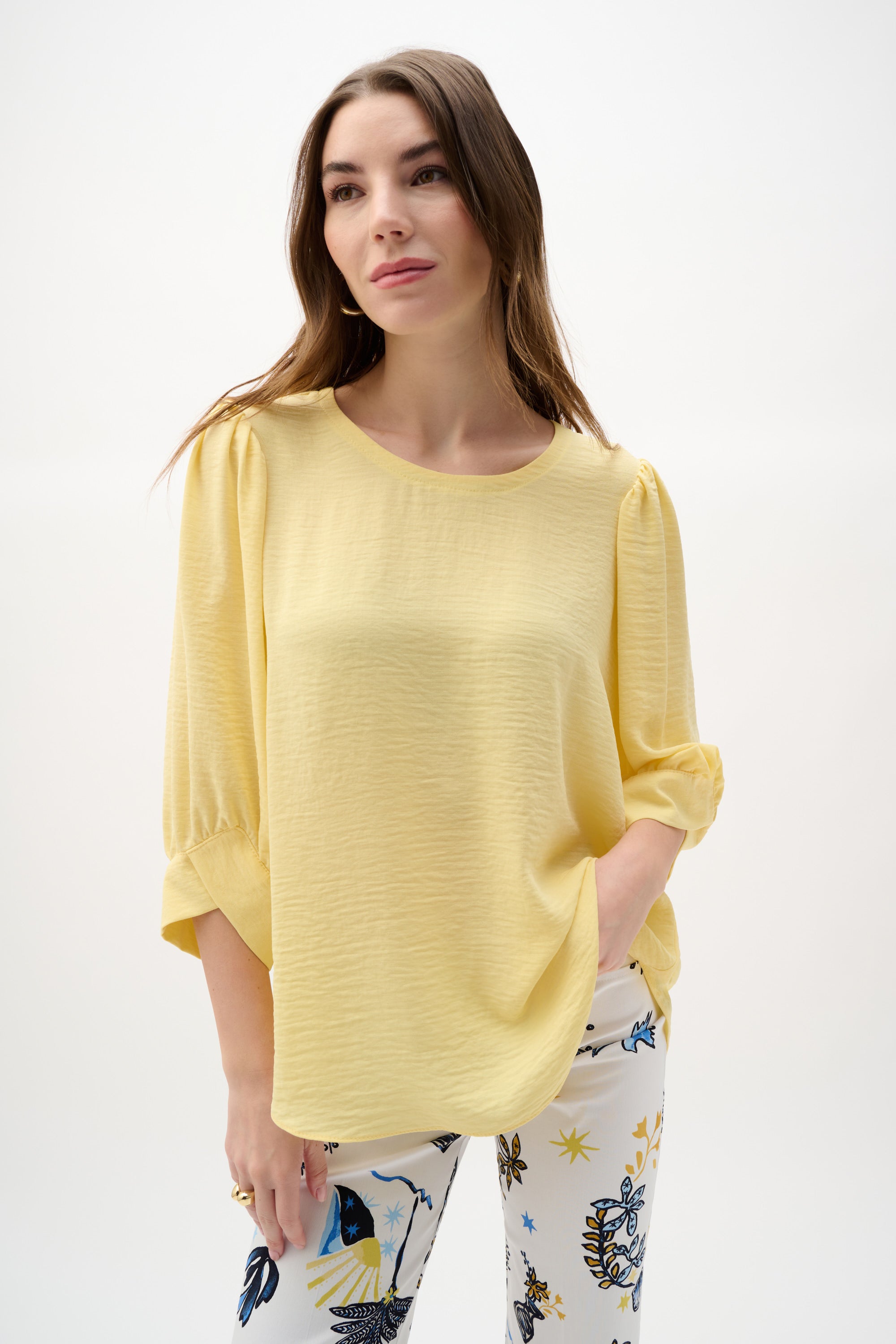 Blusa de corte trapecio de gasa con mangas abullonadas amarillo suave 262090
