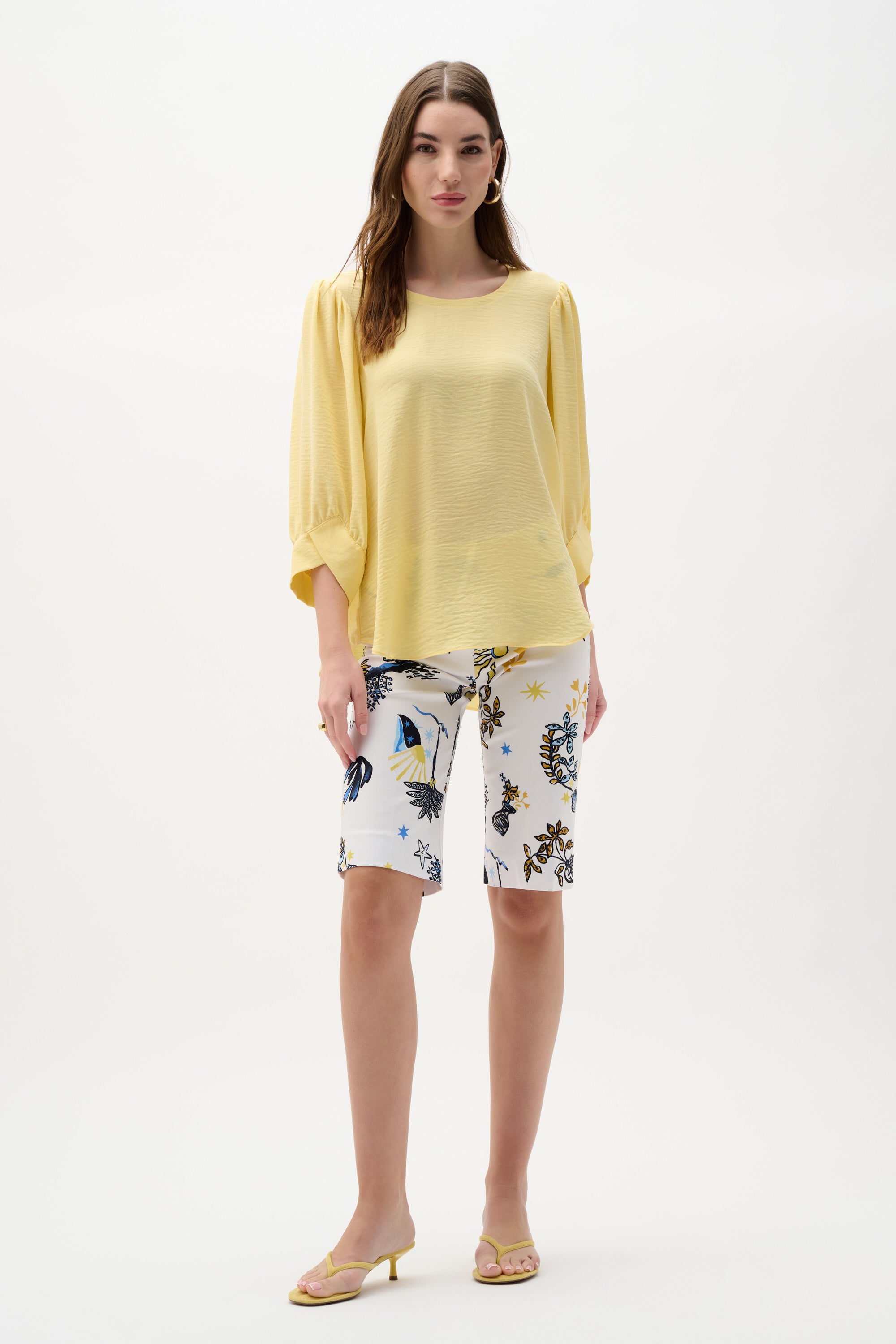 Blusa de corte trapecio de gasa con mangas abullonadas amarillo suave 262090