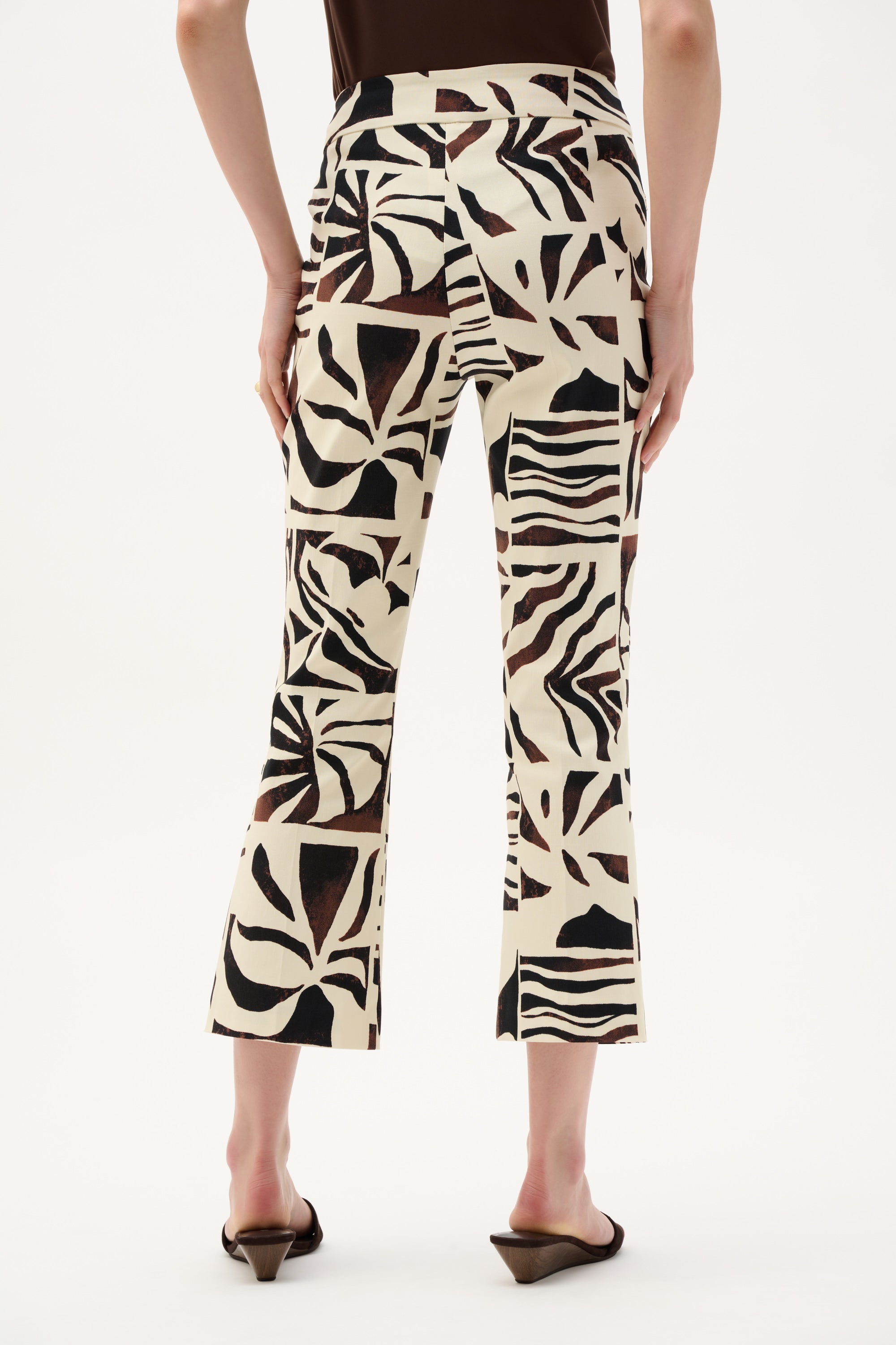 Pantalón acampanado sin cierres con estampado tropical beige negro 262133